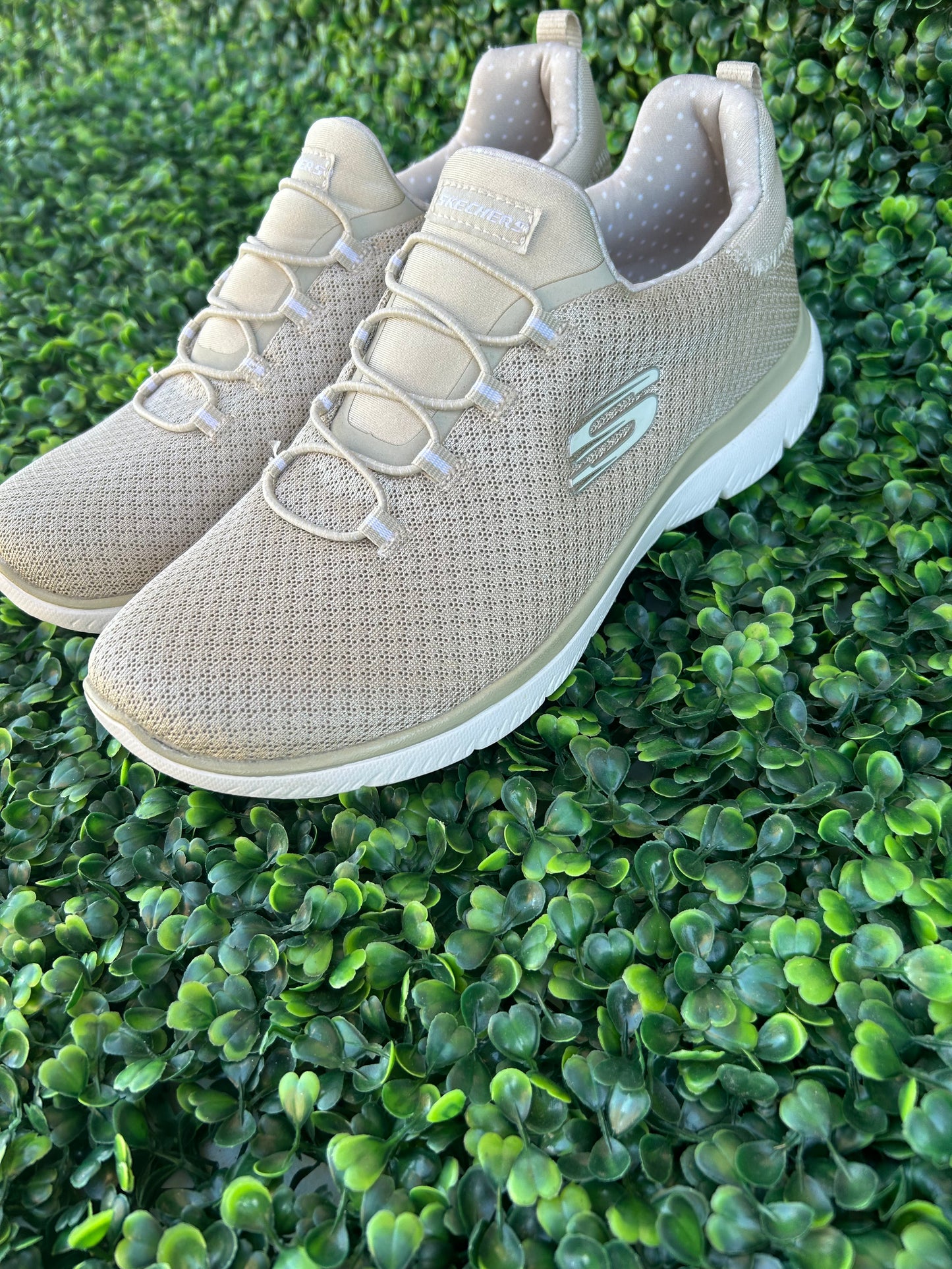 Sketchers slip on size 8.5