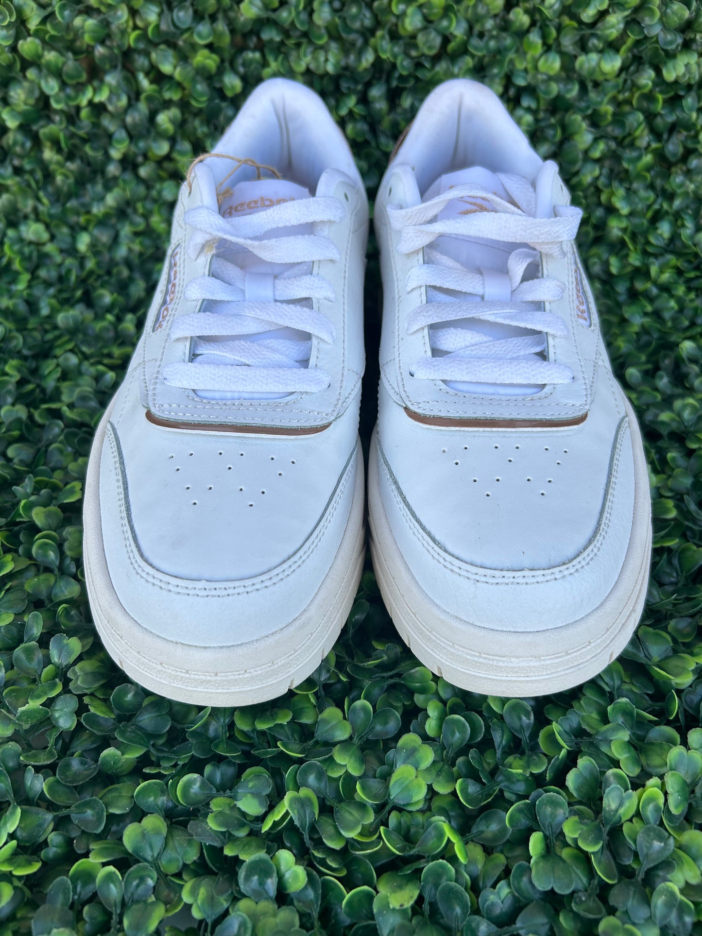 Reebok 8 tech size 8