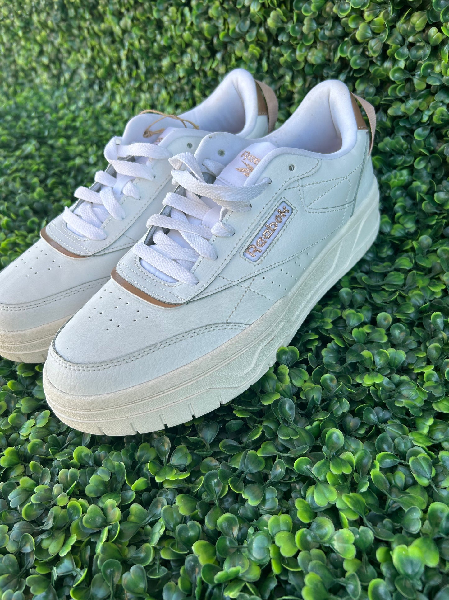 Reebok 8 tech size 8