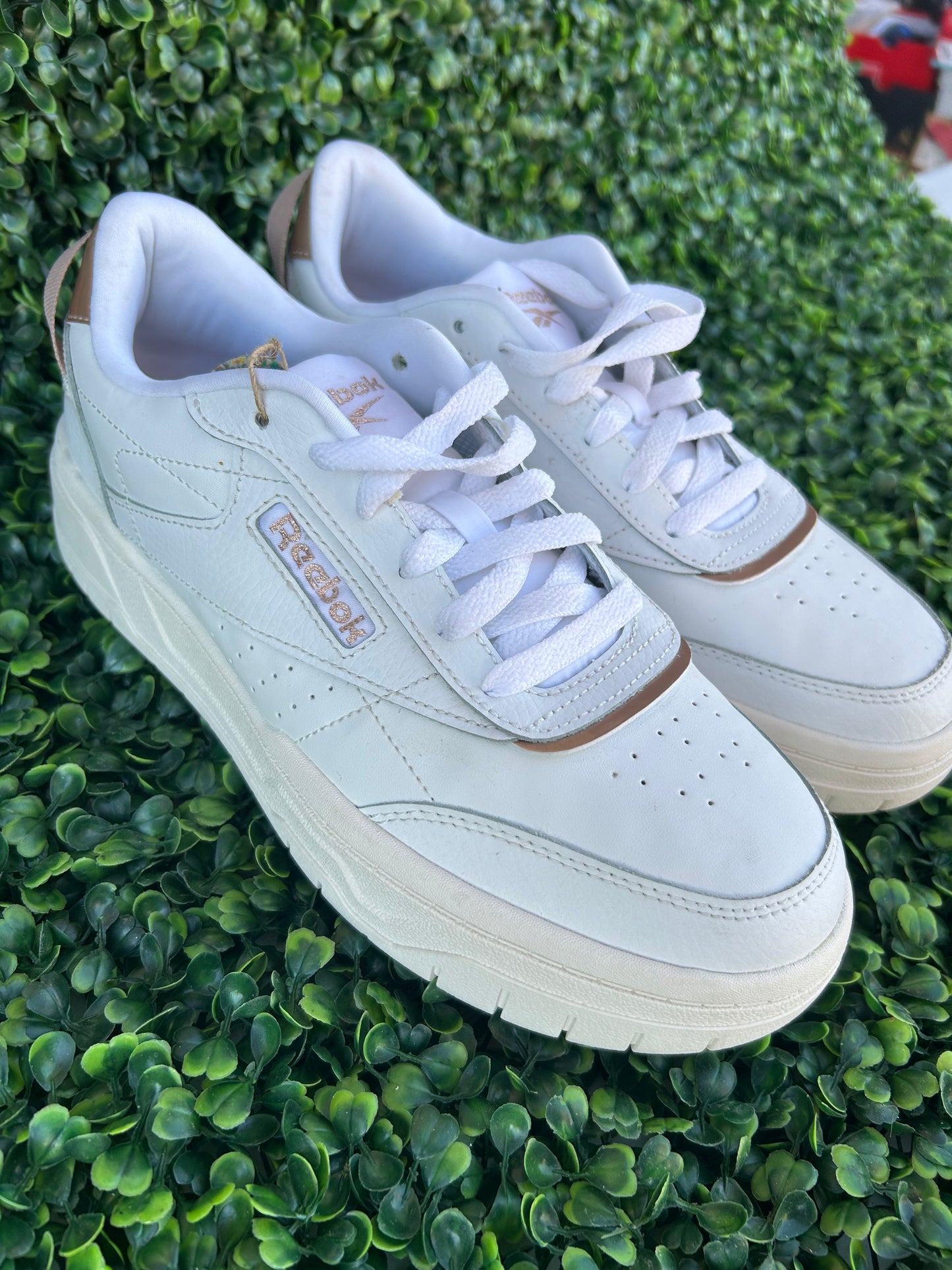 Reebok 8 tech size 8