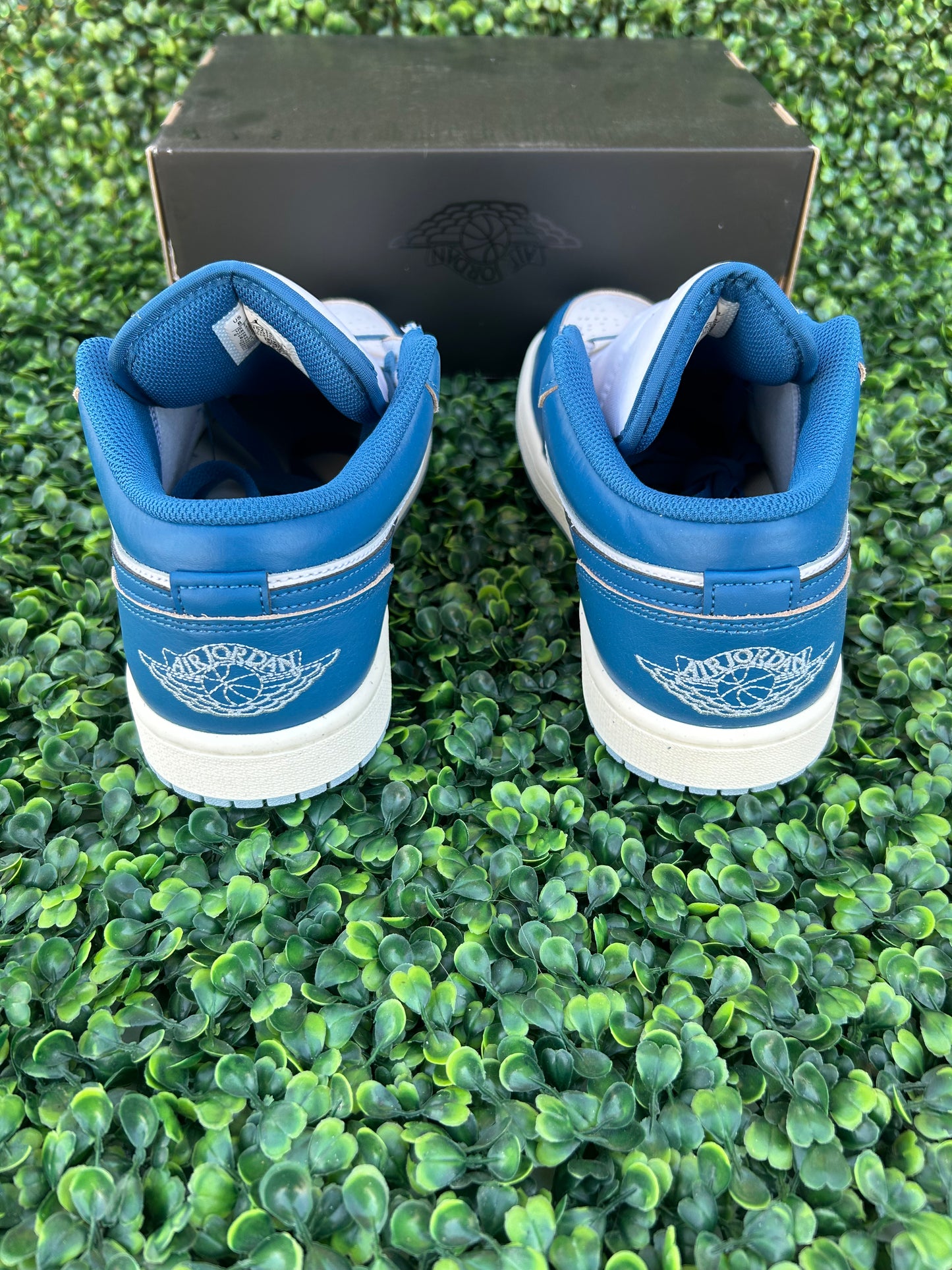 Jordan 1 low size 8