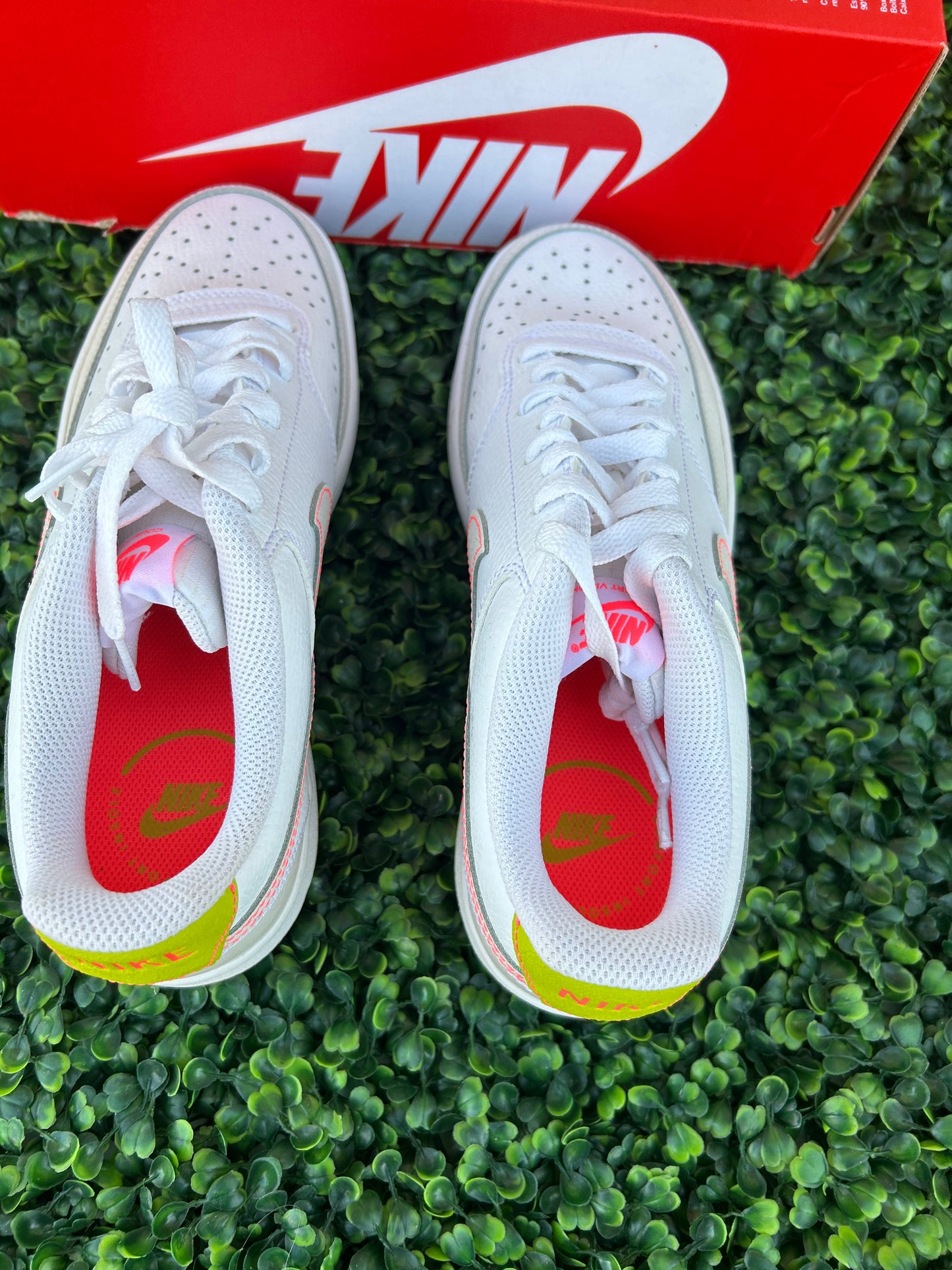 Nike court vision size 8m/9.5w