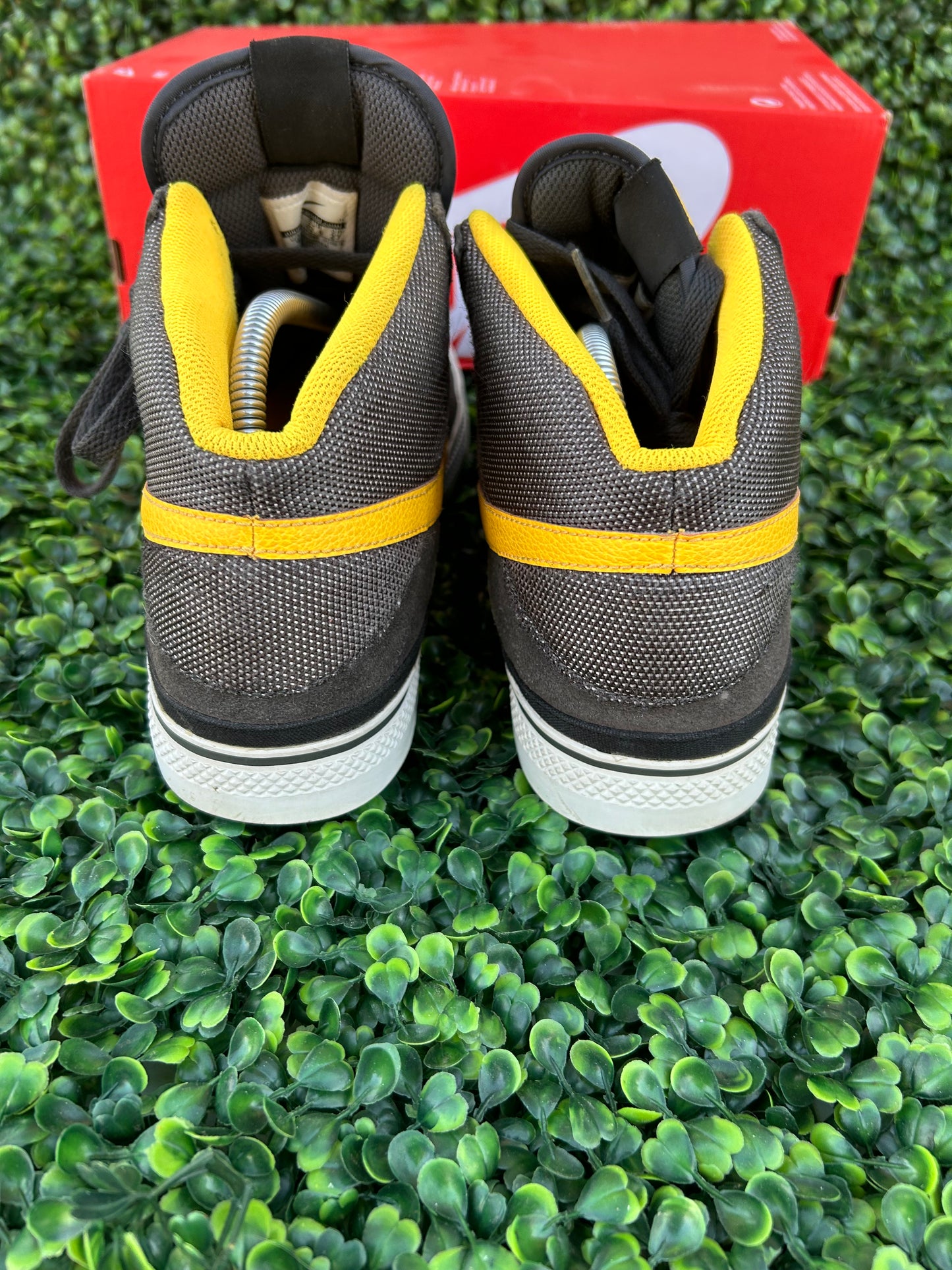 Nike mavrk mid 2 size 9