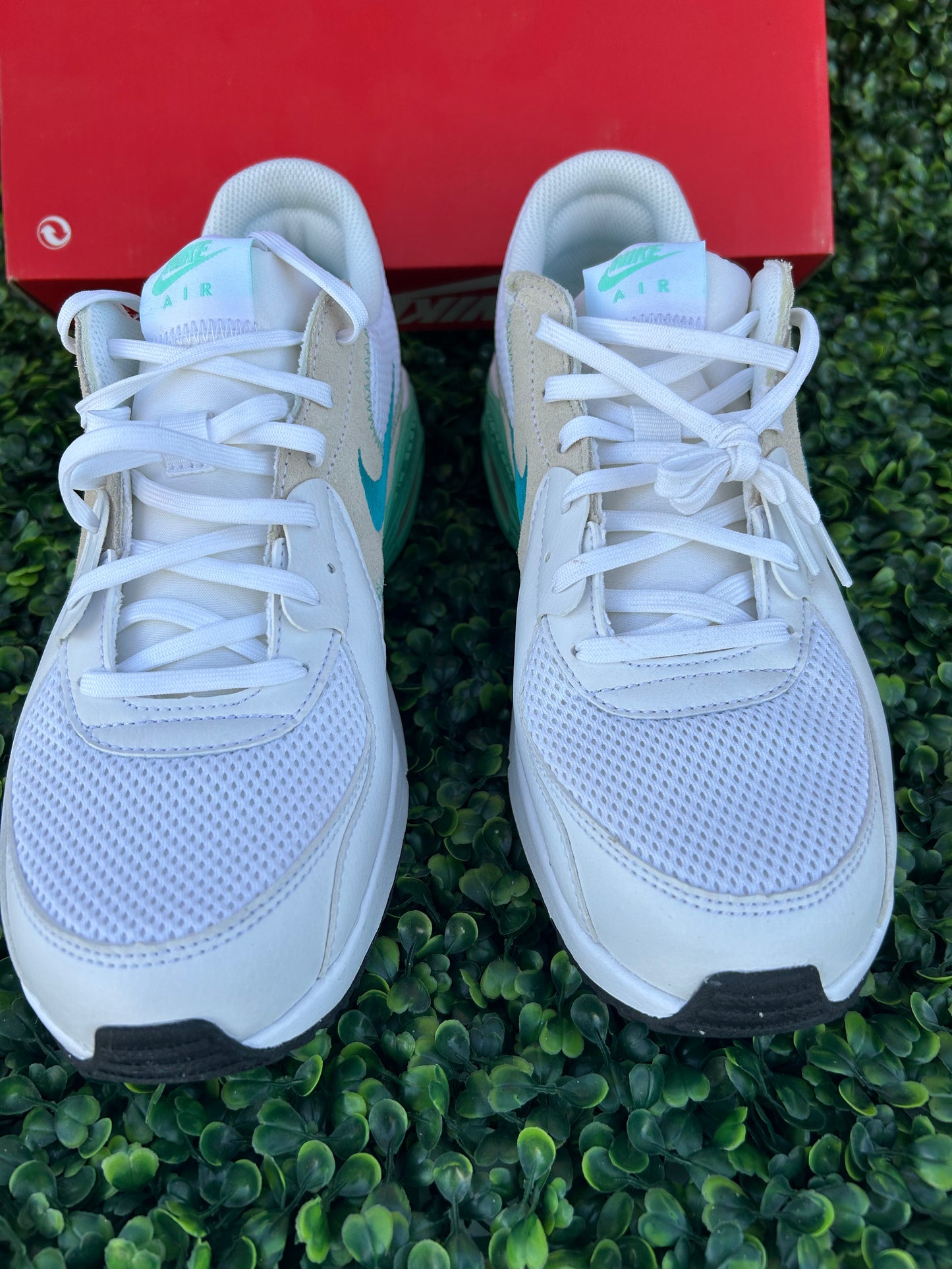 Nike air max size 10.5w/9m