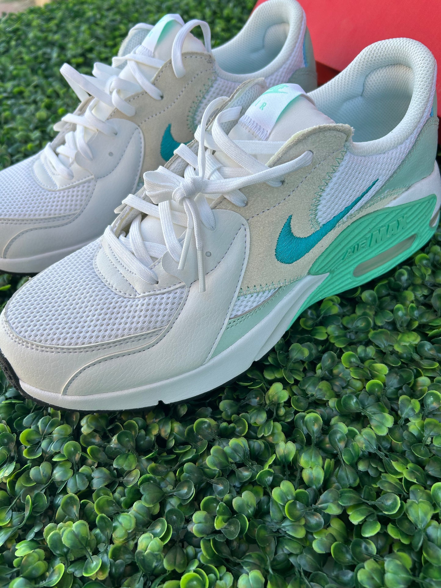 Nike air max size 10.5w/9m