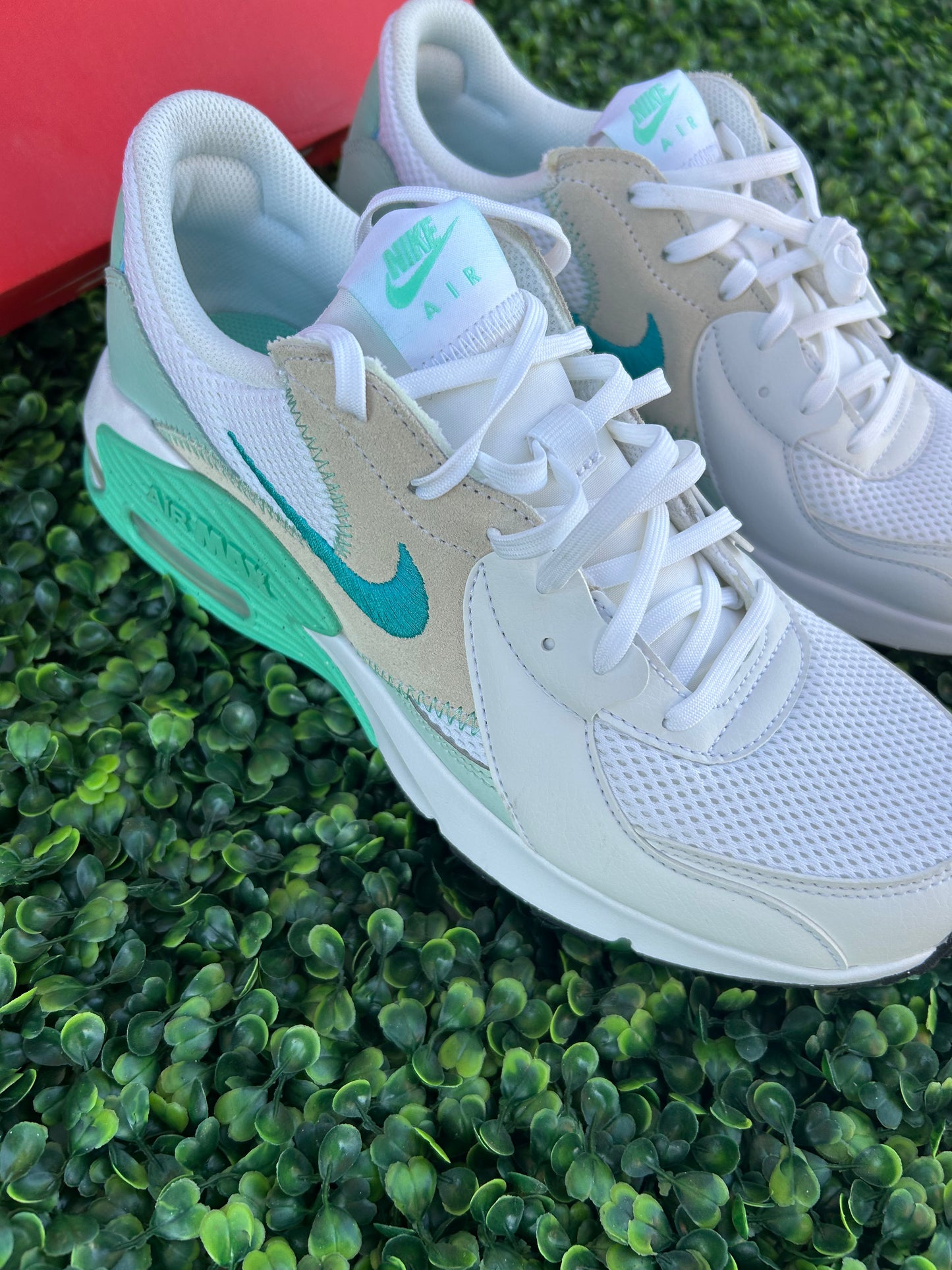 Nike air max size 10.5w/9m
