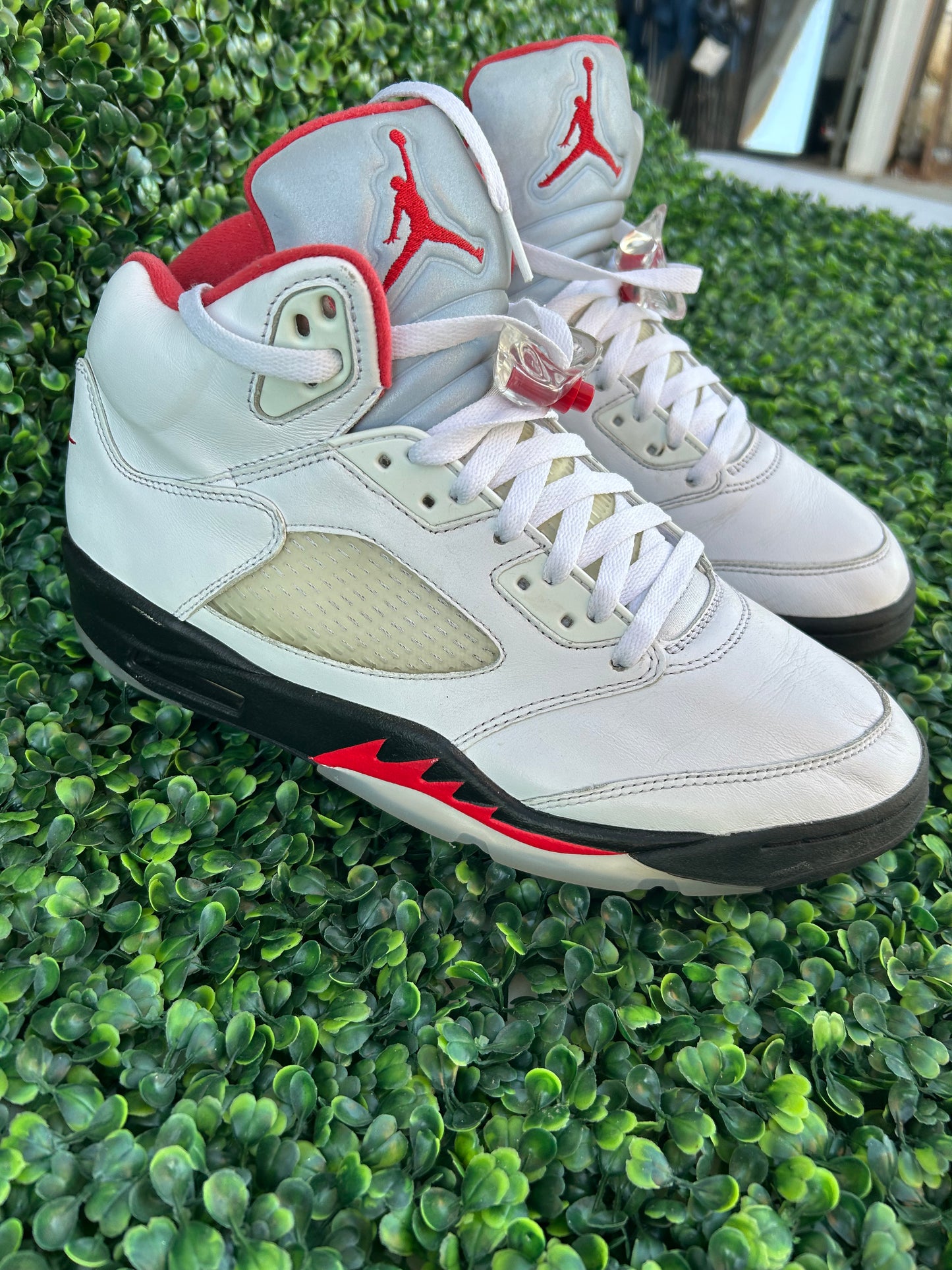 Nike air Jordan 5 size 9.5