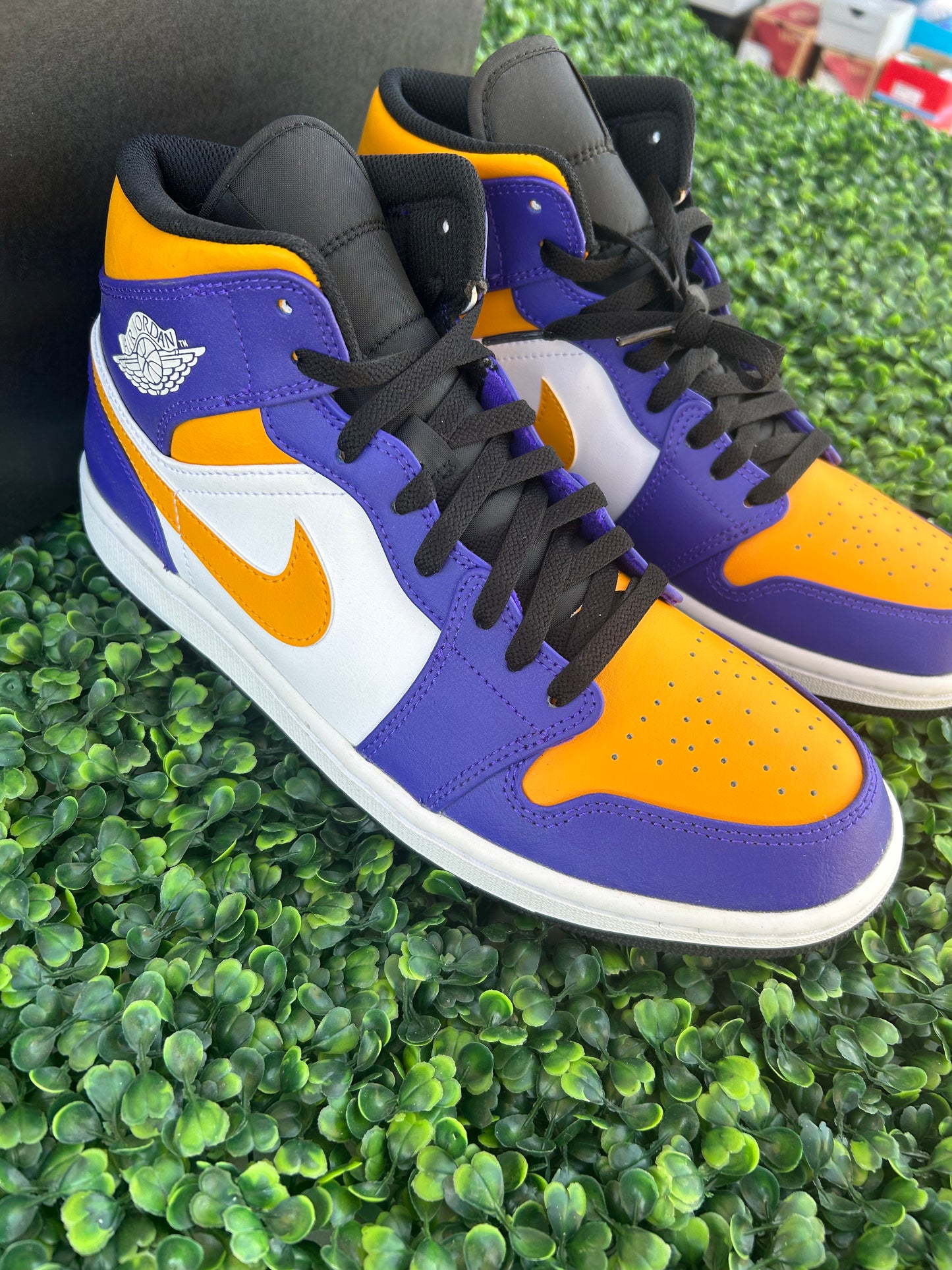 Nike air Jordan 1 mid size 10