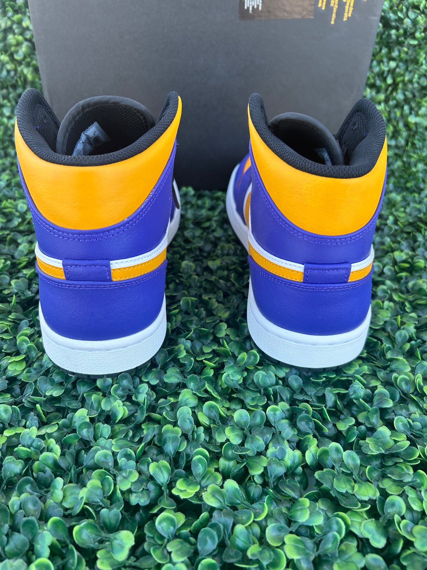 Nike air Jordan 1 mid size 10