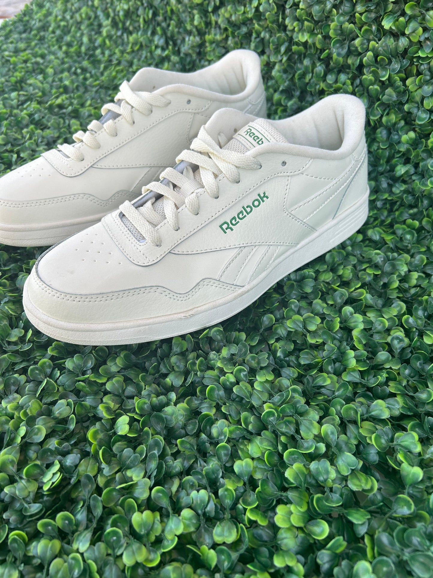 Reebok court advance size 9.5