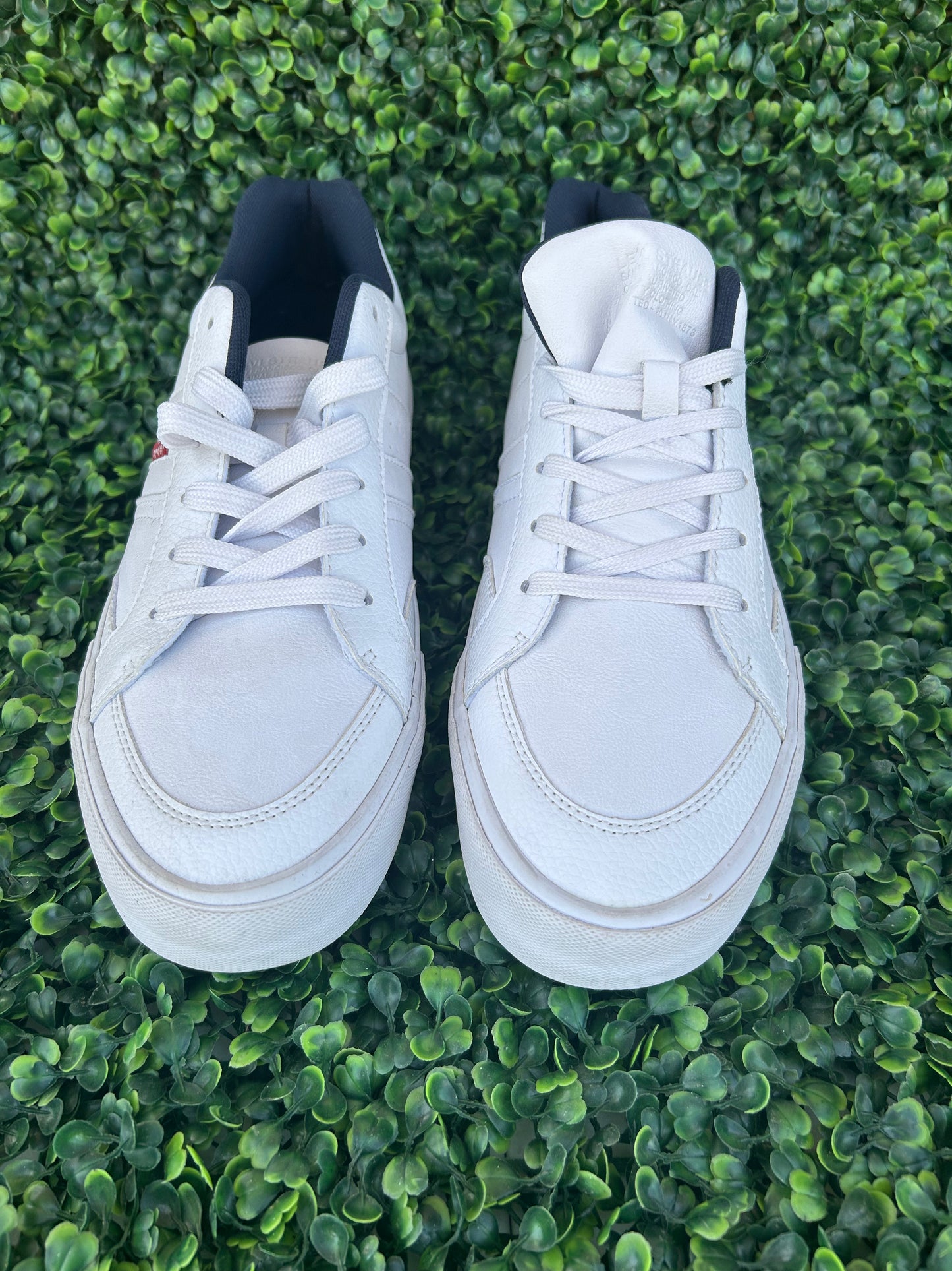 Levis munro size 10