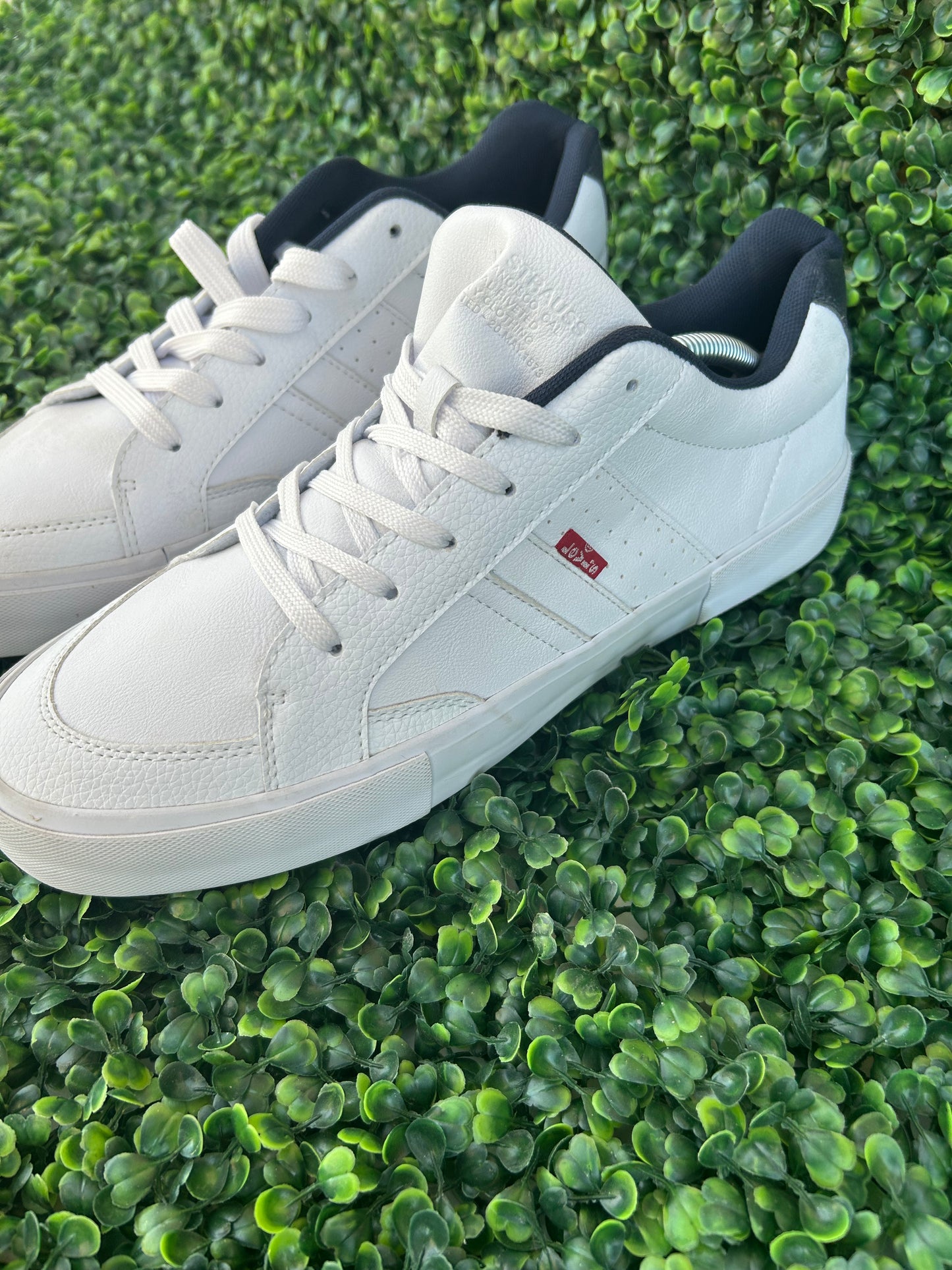 Levis munro size 10