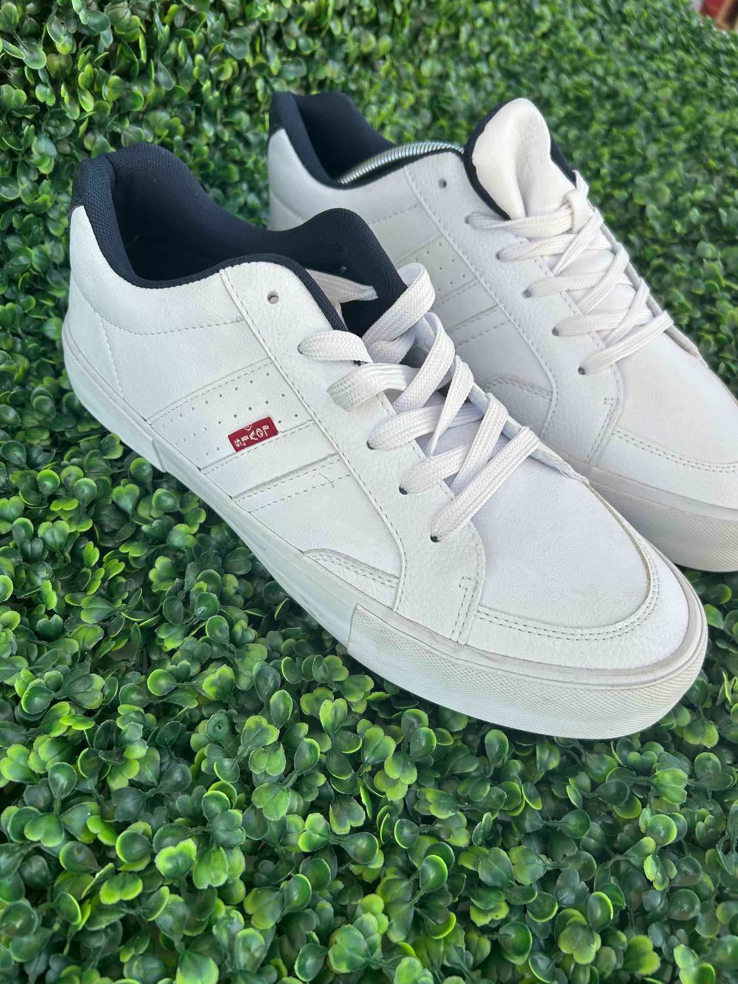 Levis munro size 10