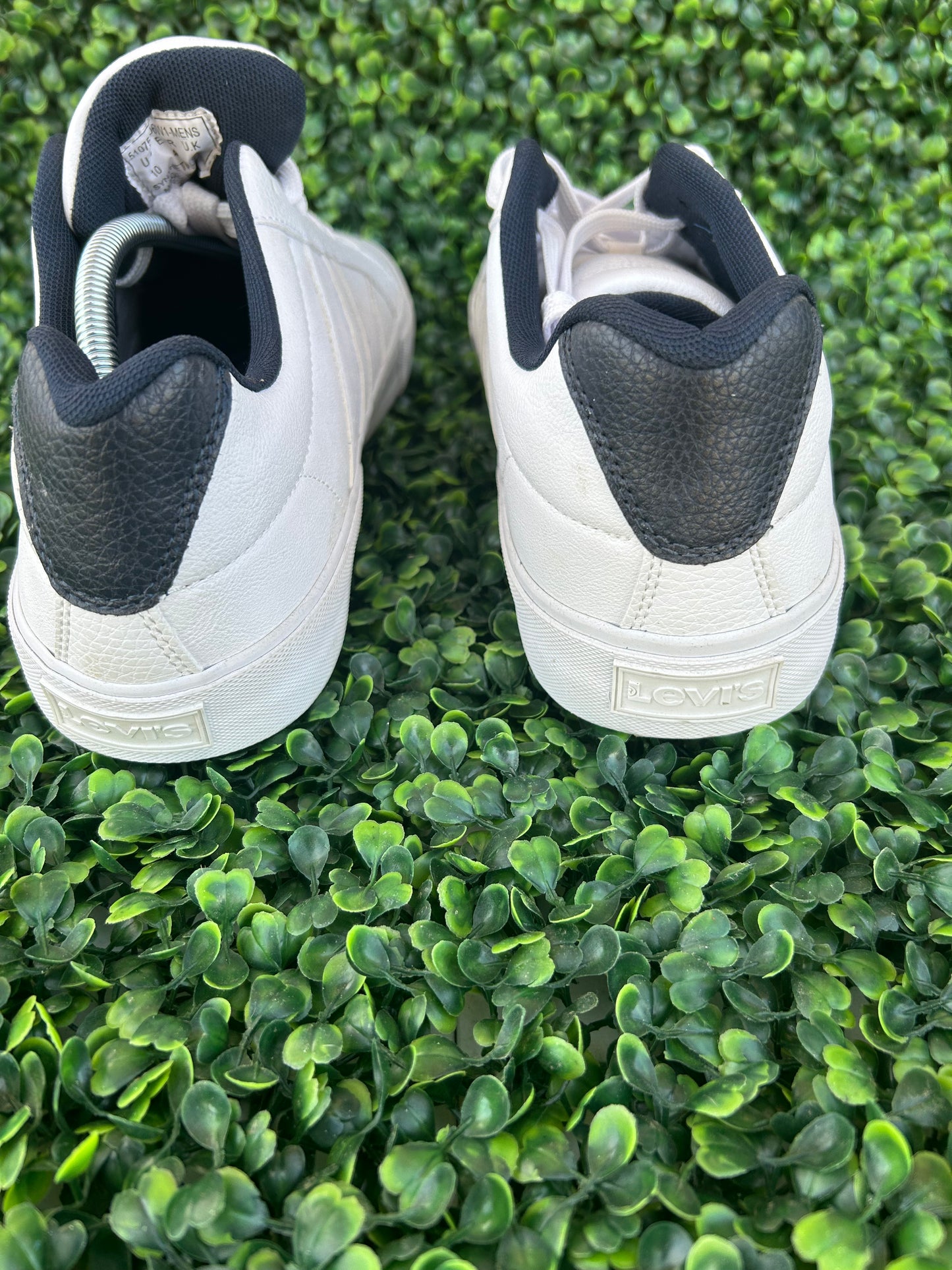 Levis munro size 10