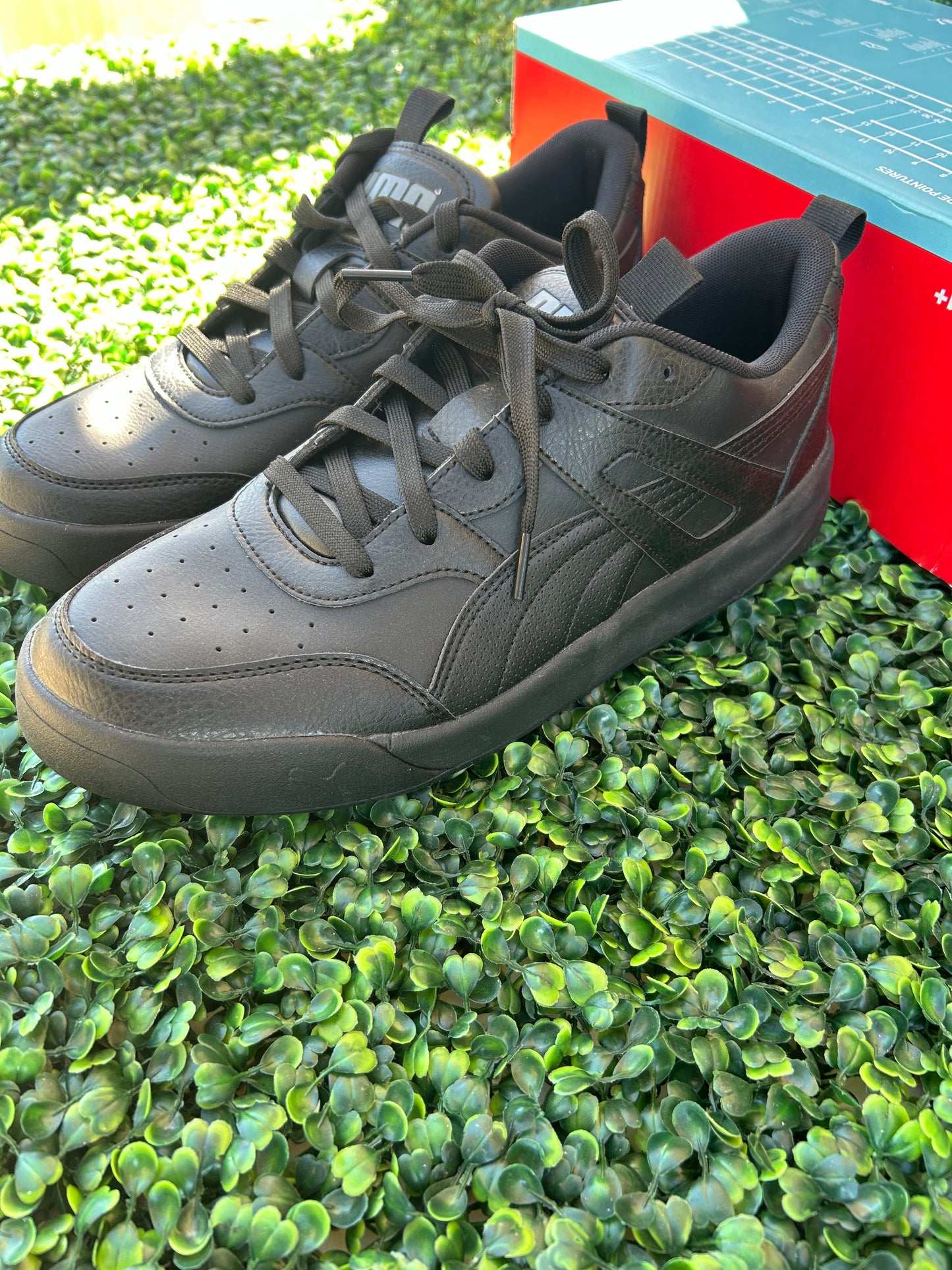 Puma black court size 11