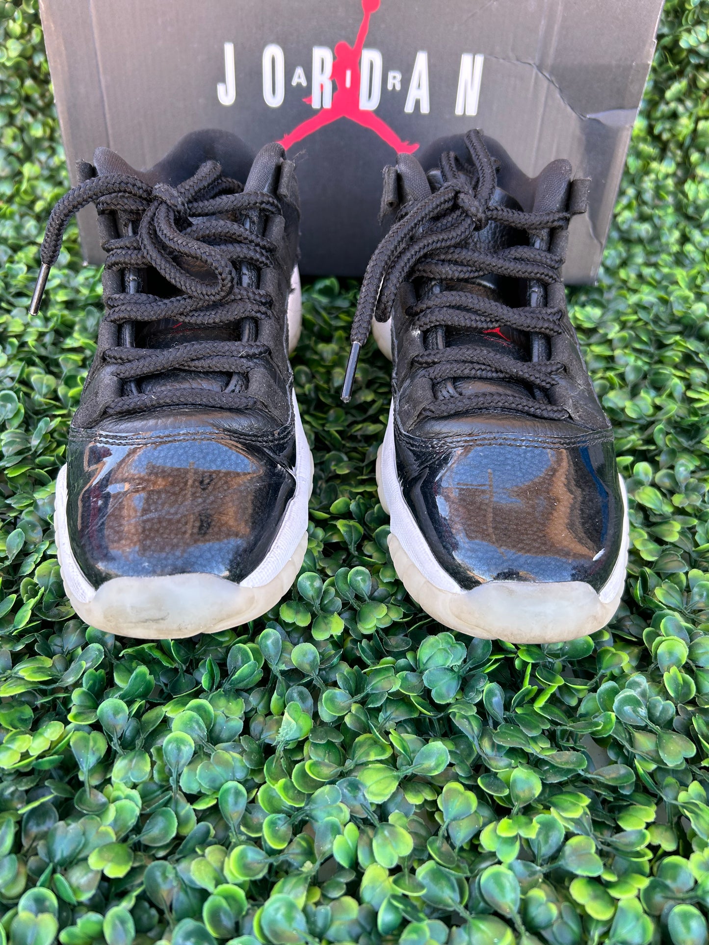 Jordan 11 low size 4y