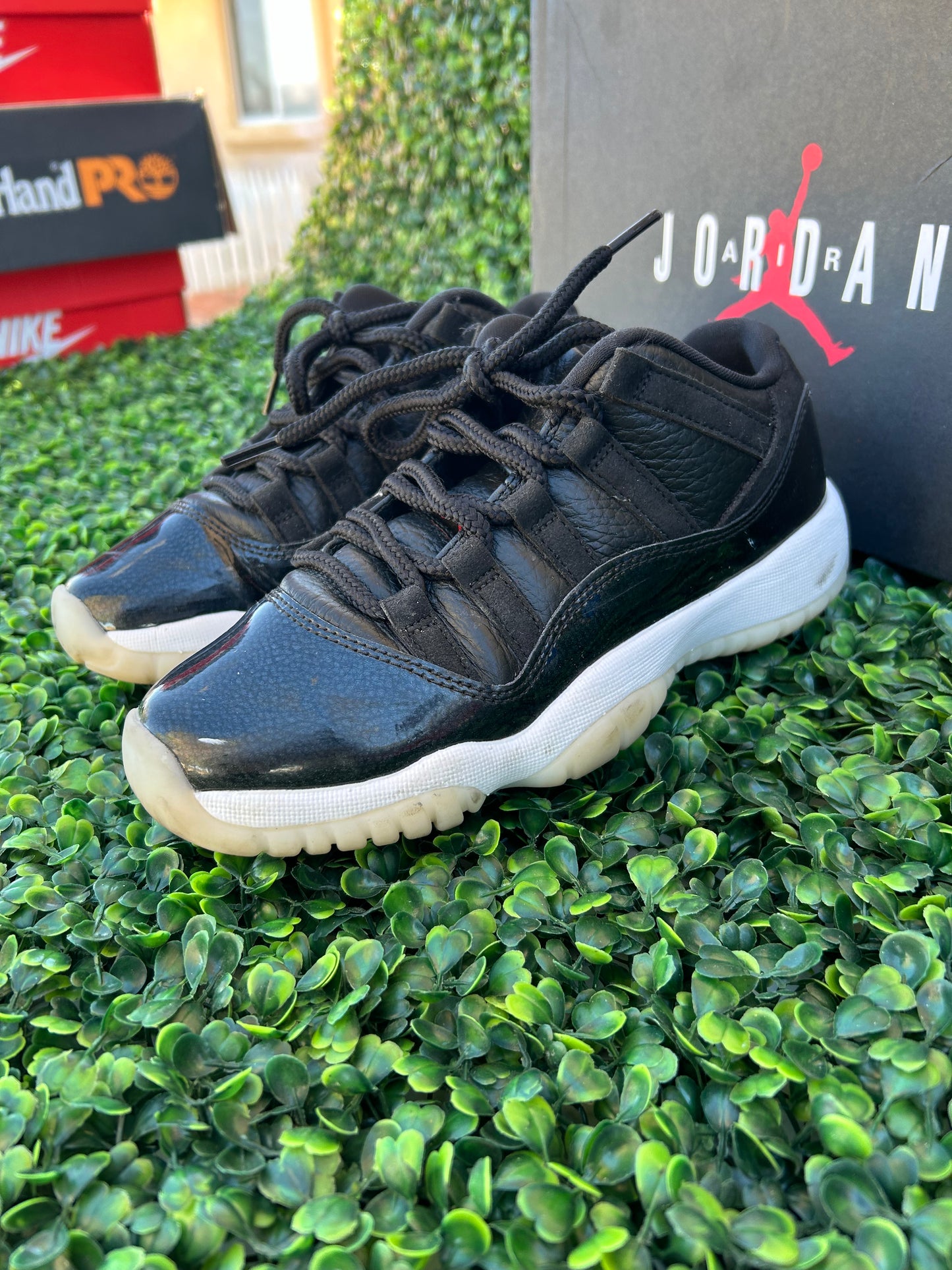 Jordan 11 low size 4y