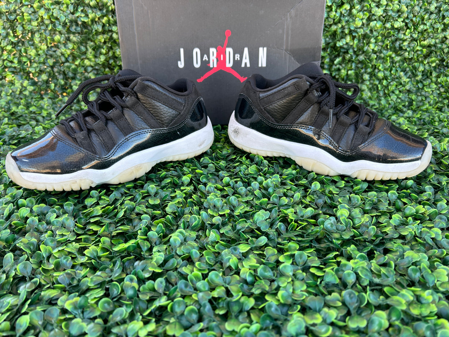 Jordan 11 low size 4y