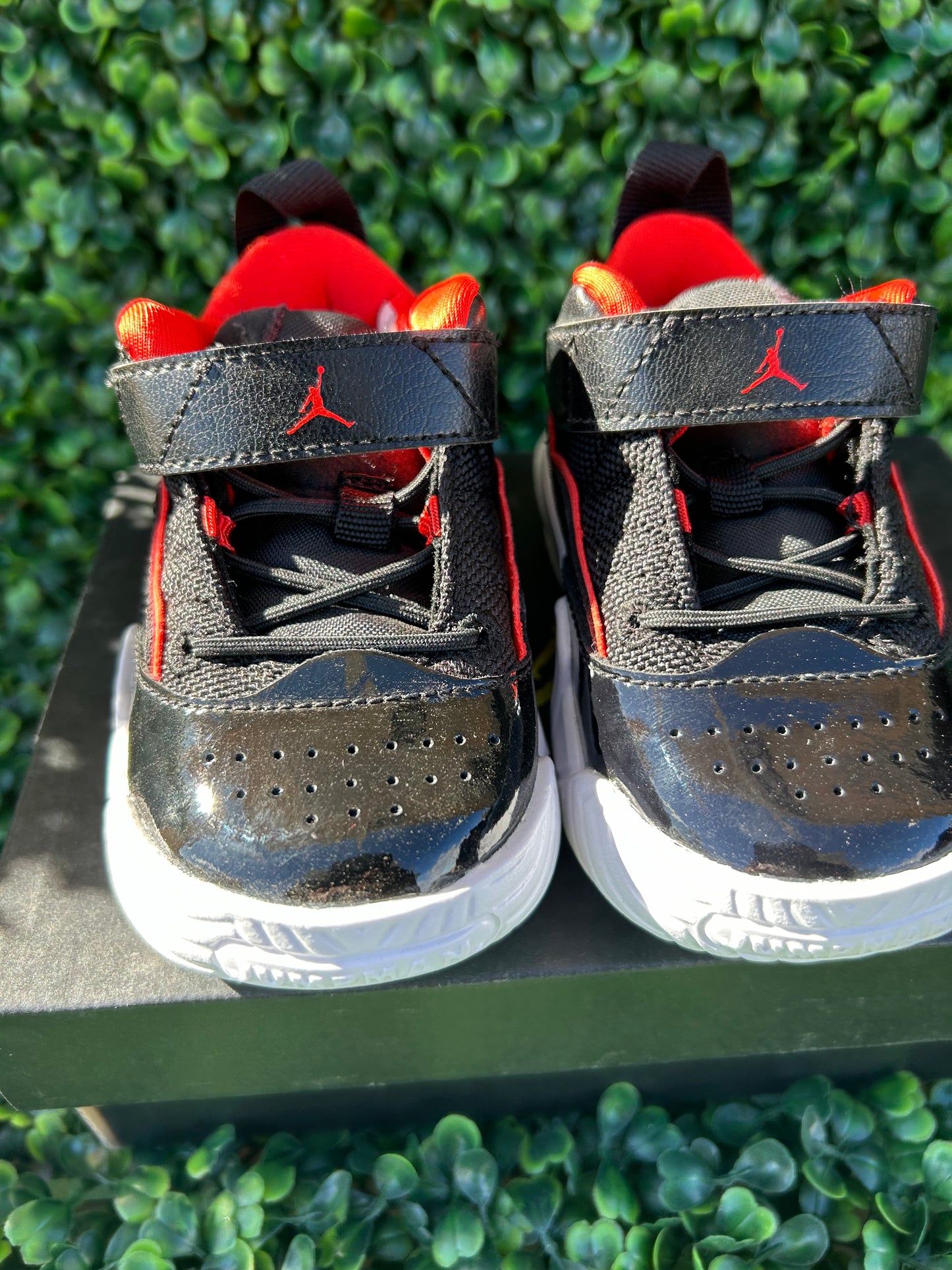 Jordan stay loyal size 4c