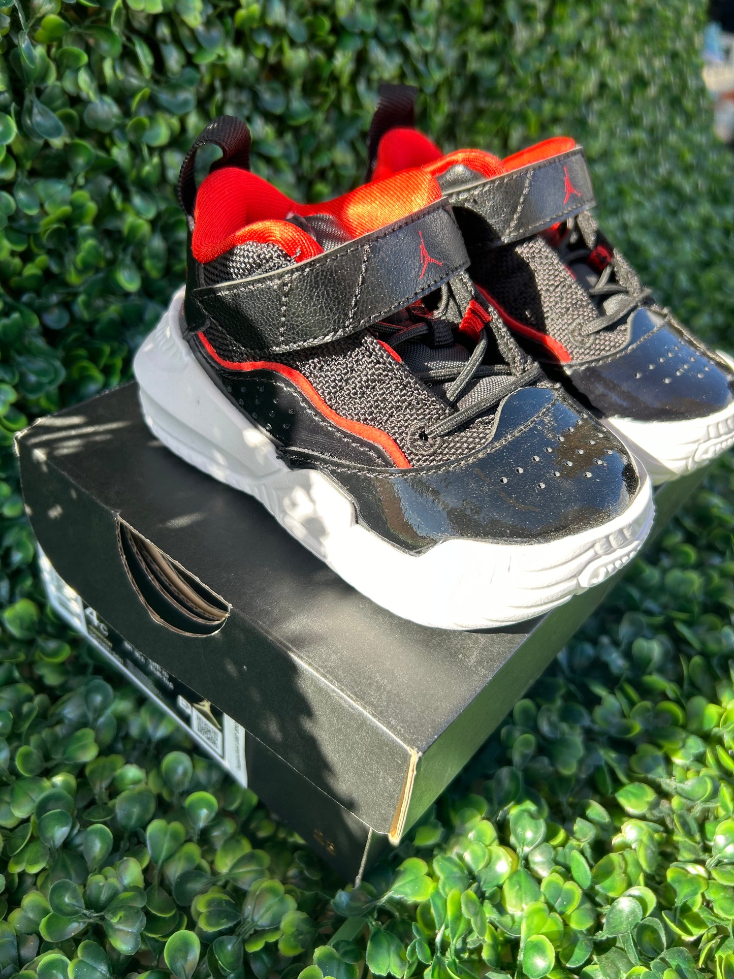 Jordan stay loyal size 4c