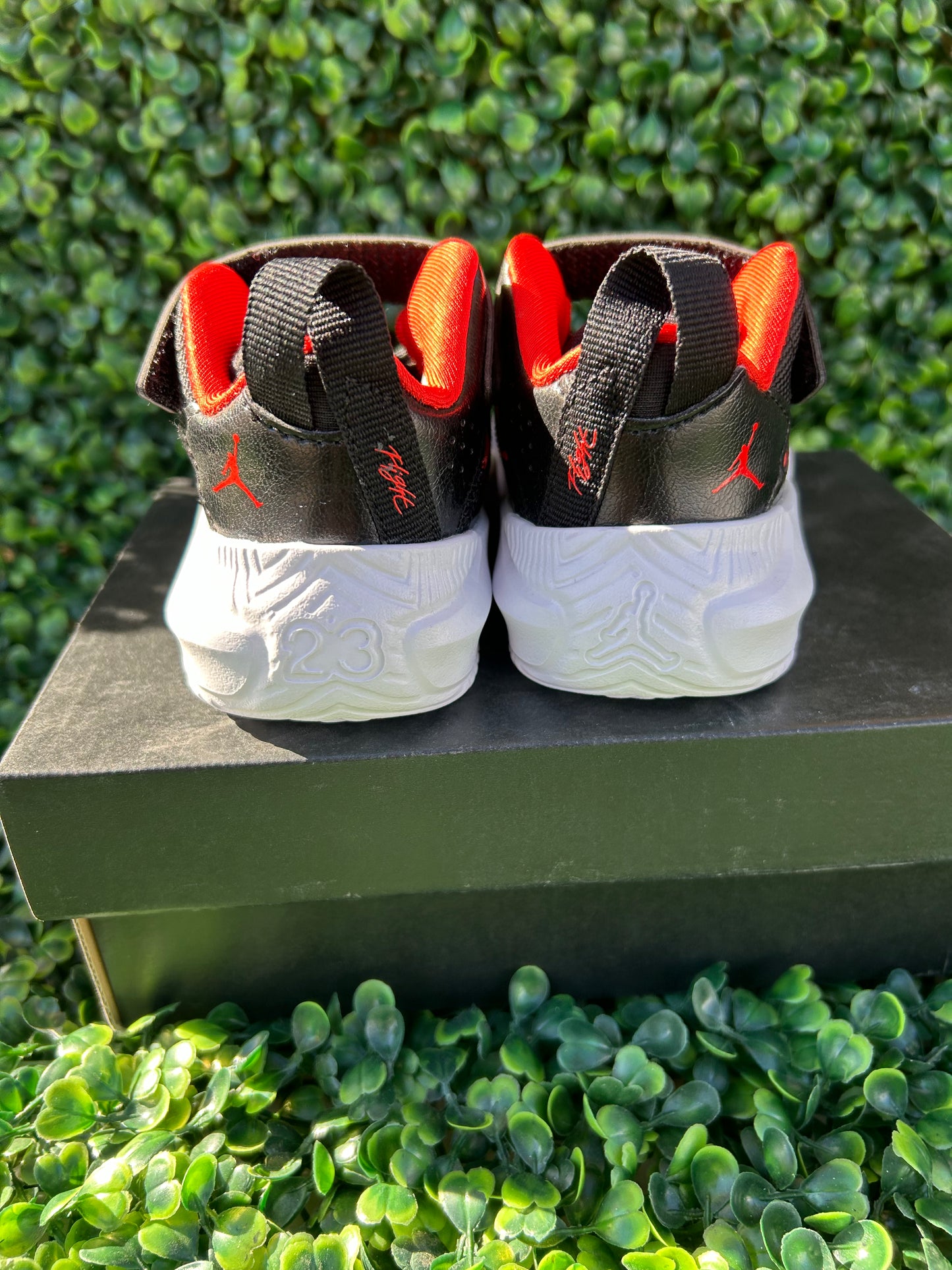 Jordan stay loyal size 4c
