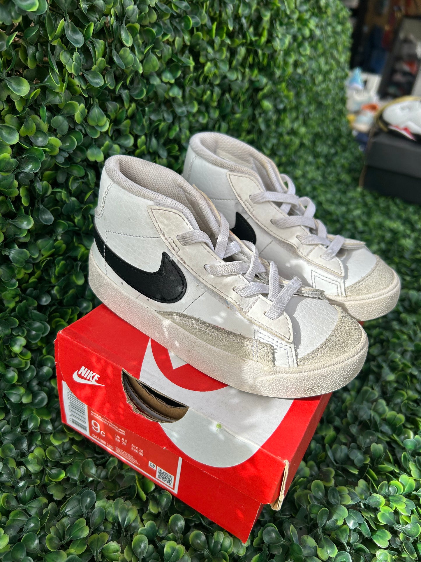 Nike blazer mid 77 size 9c
