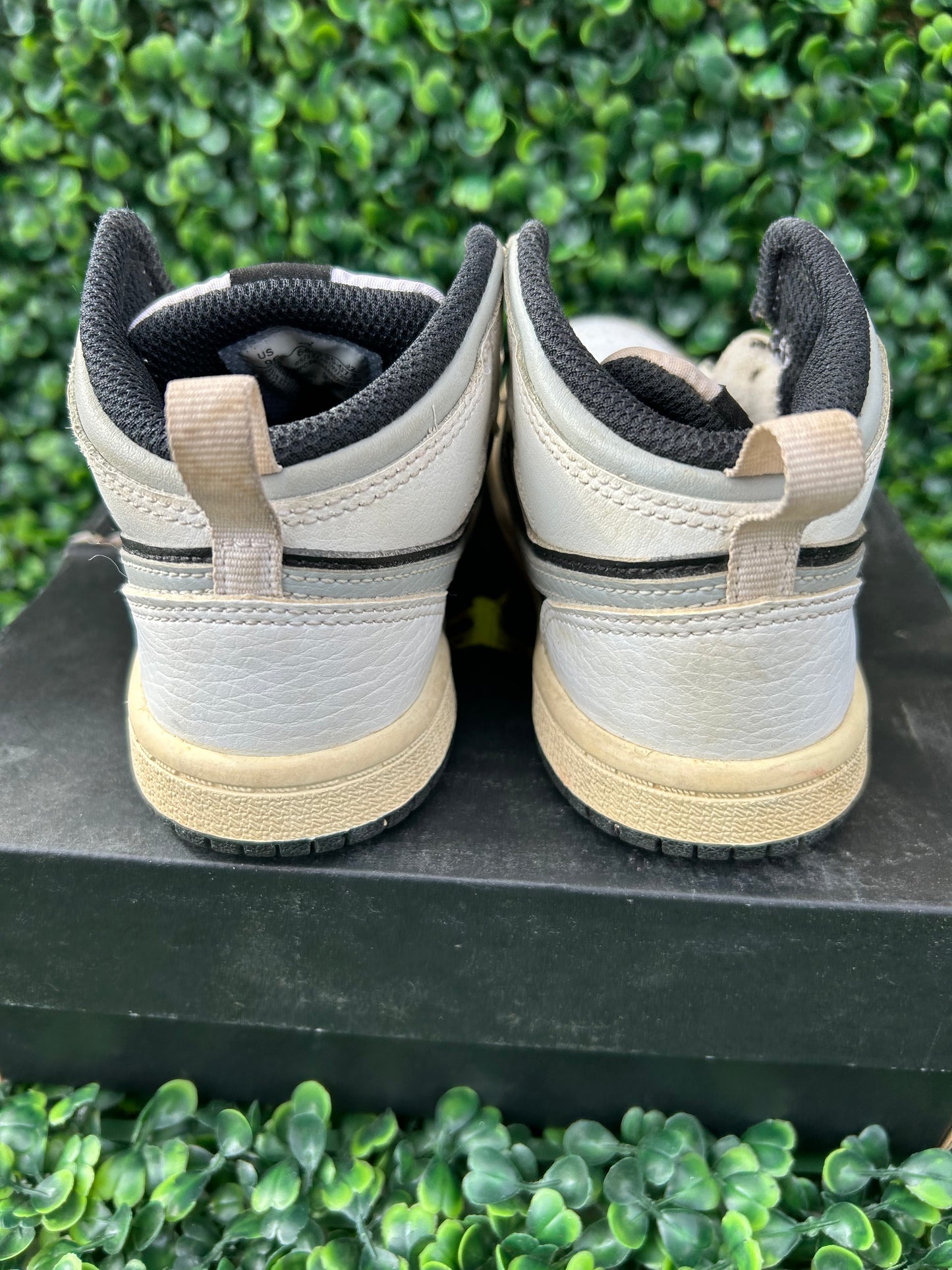 Jordan 1 size 9c
