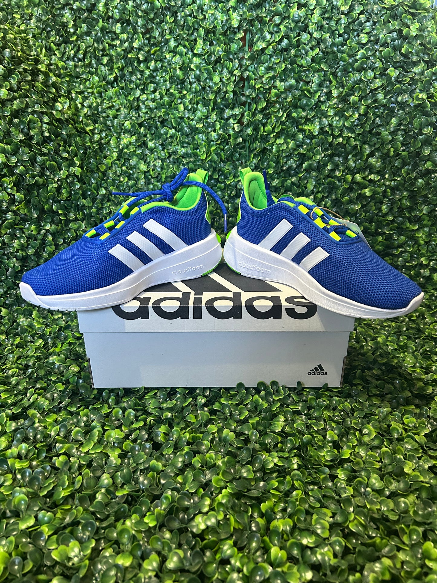 Adidas racer tr23 size 1y