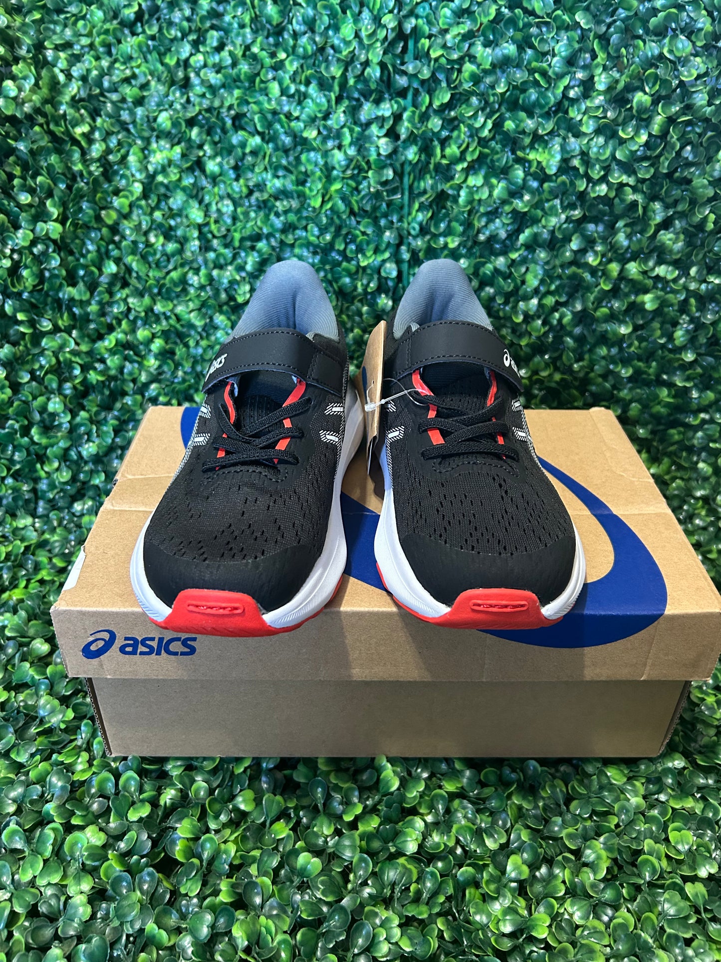 Asics size 1y