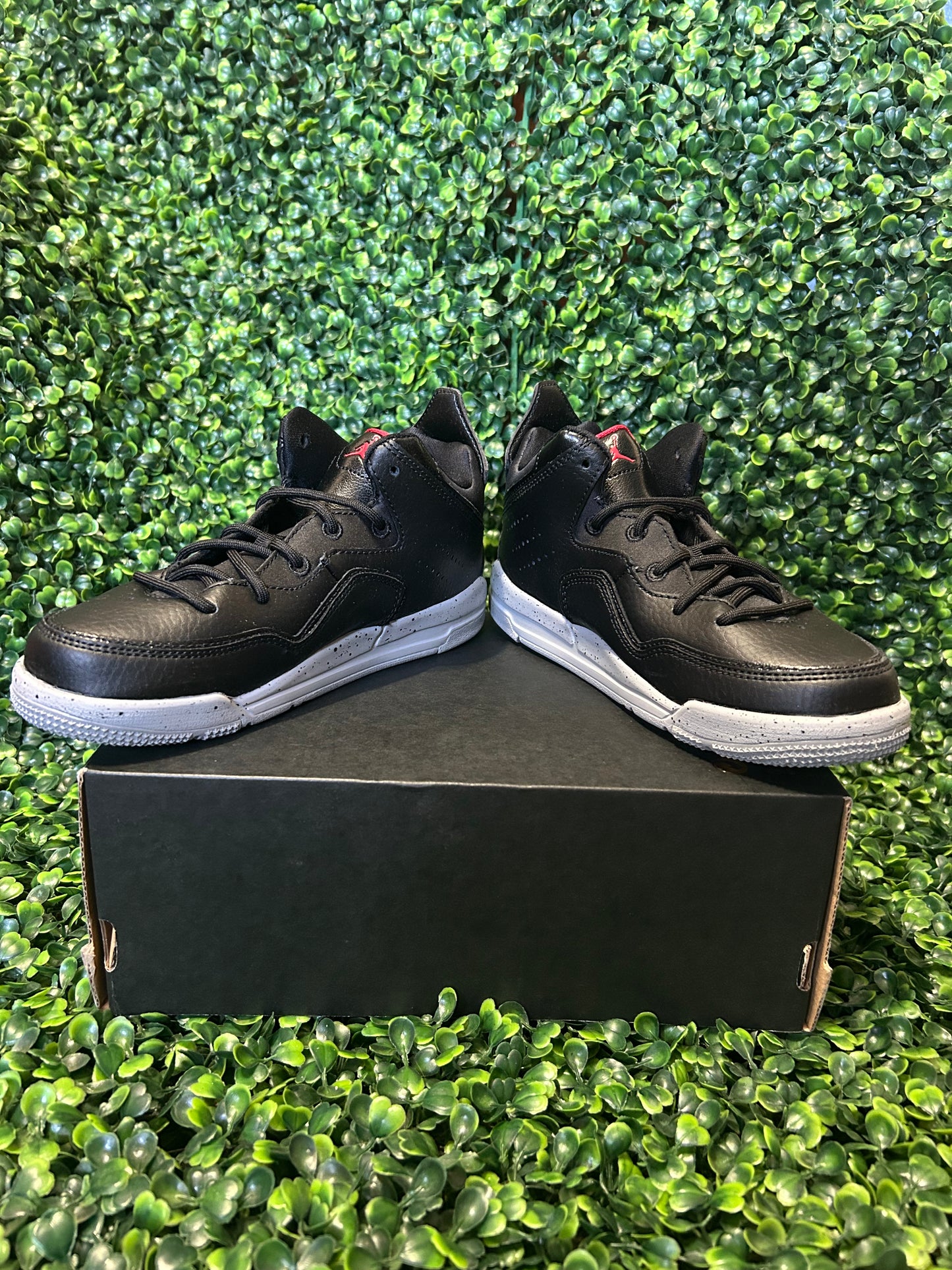 Jordan courtside 23 size 2y