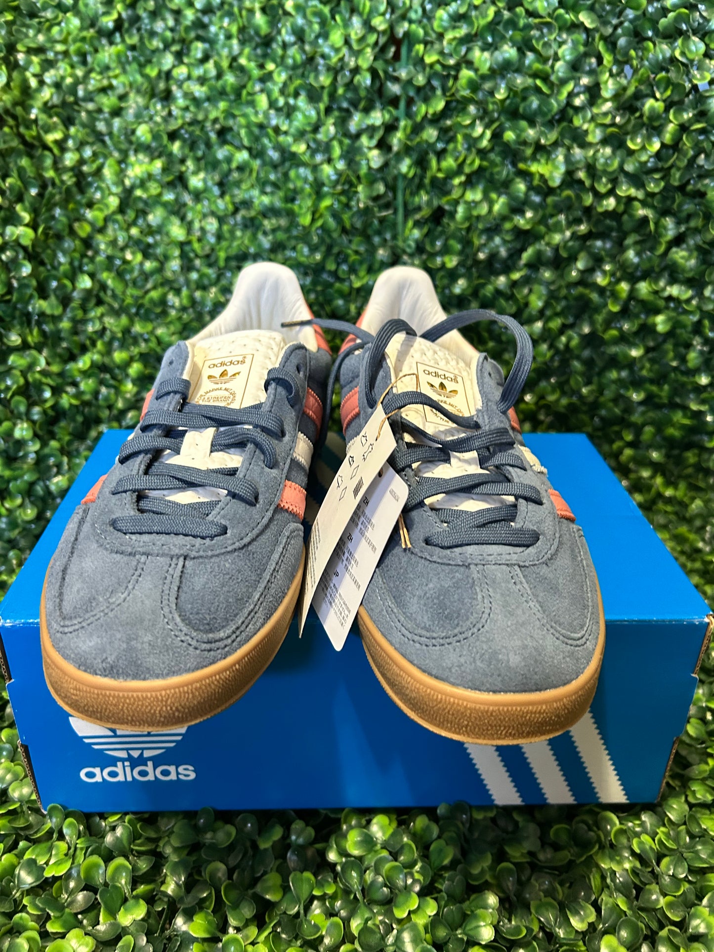Adidas gazelle size 4