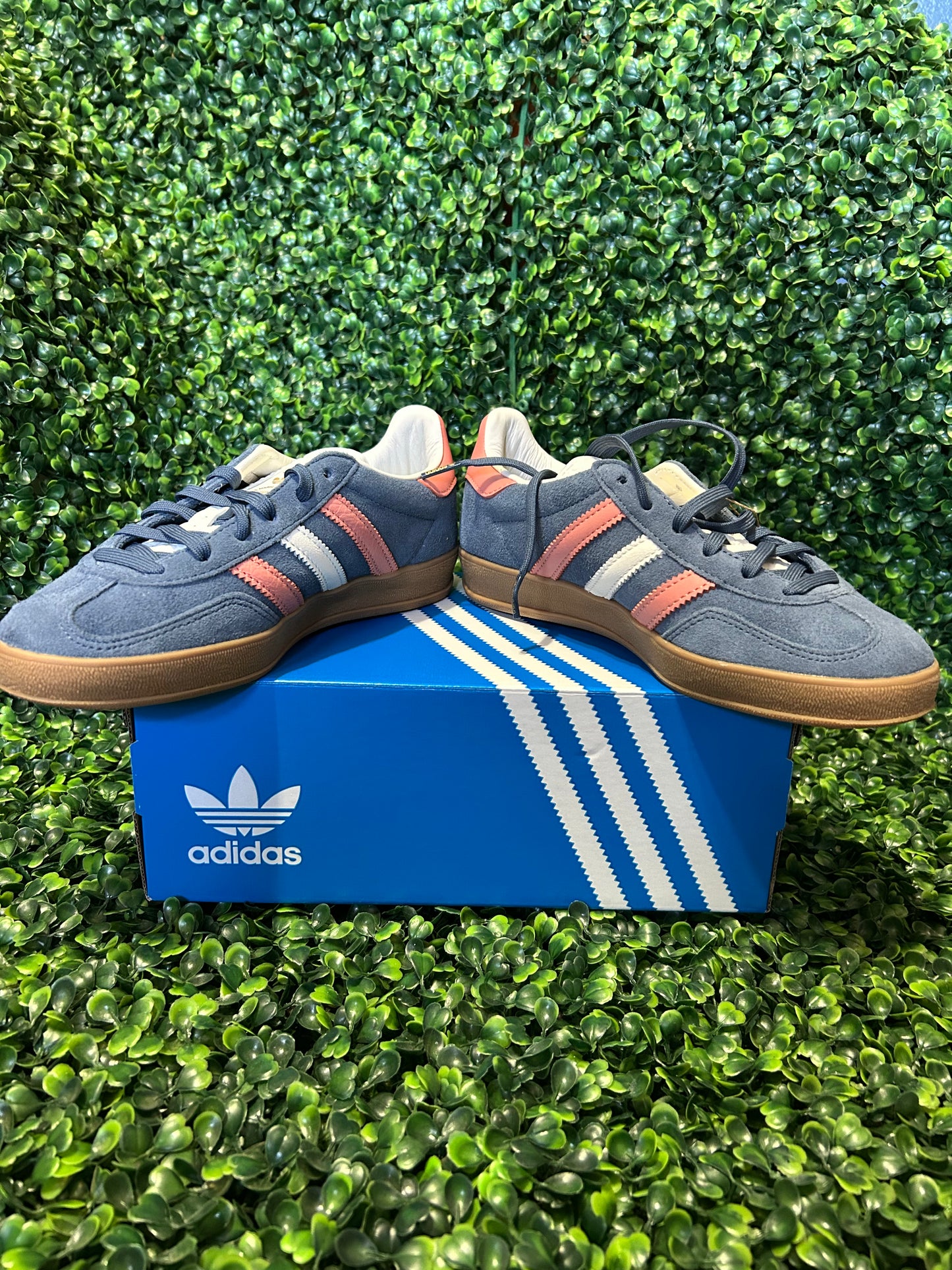 Adidas gazelle size 4