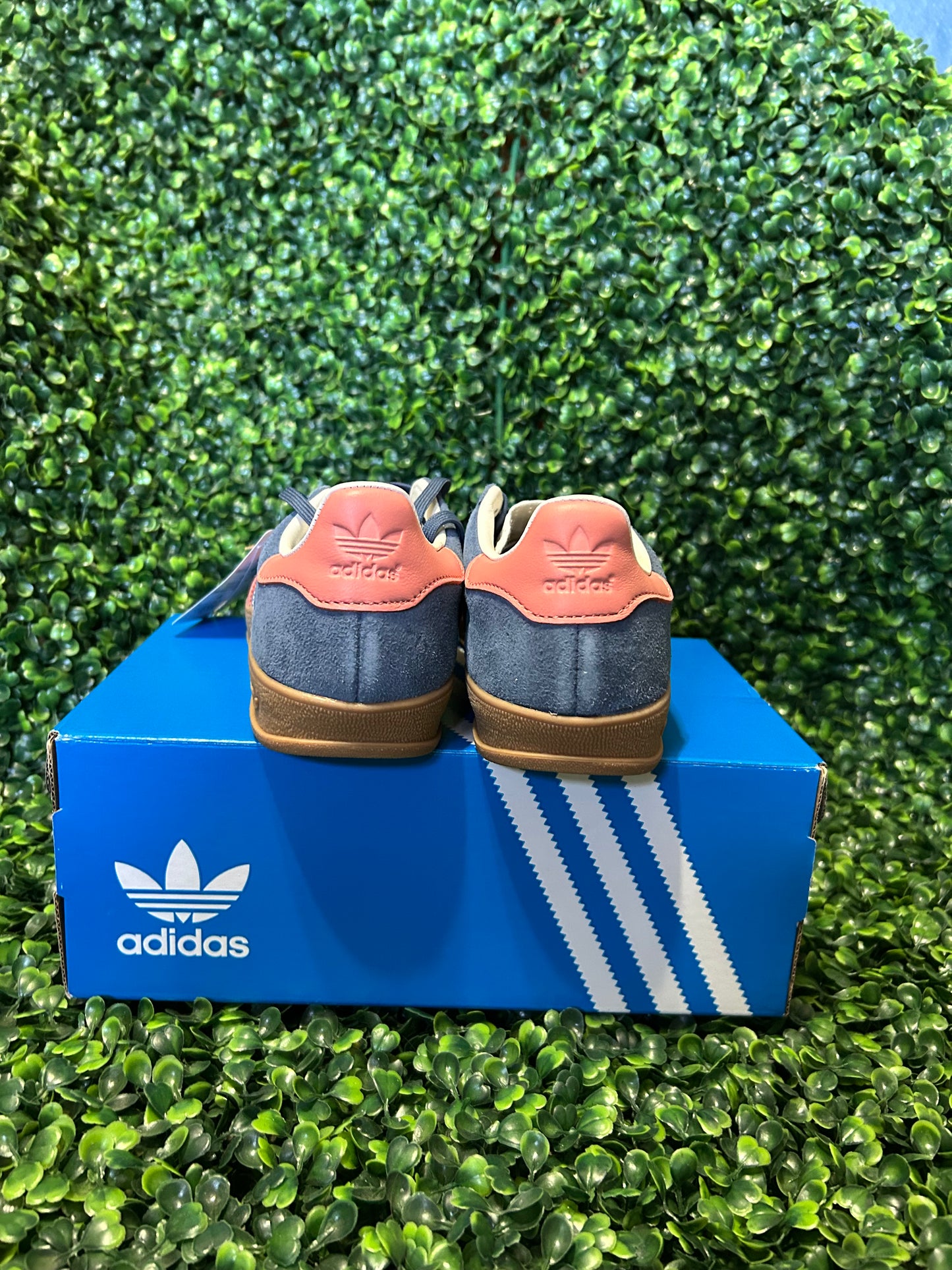 Adidas gazelle size 4