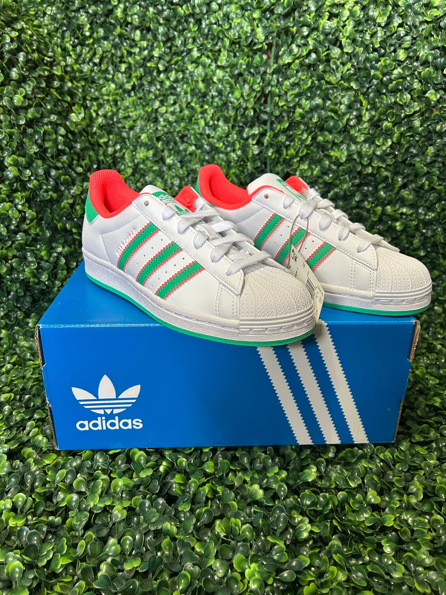 Adidas superstar size 5