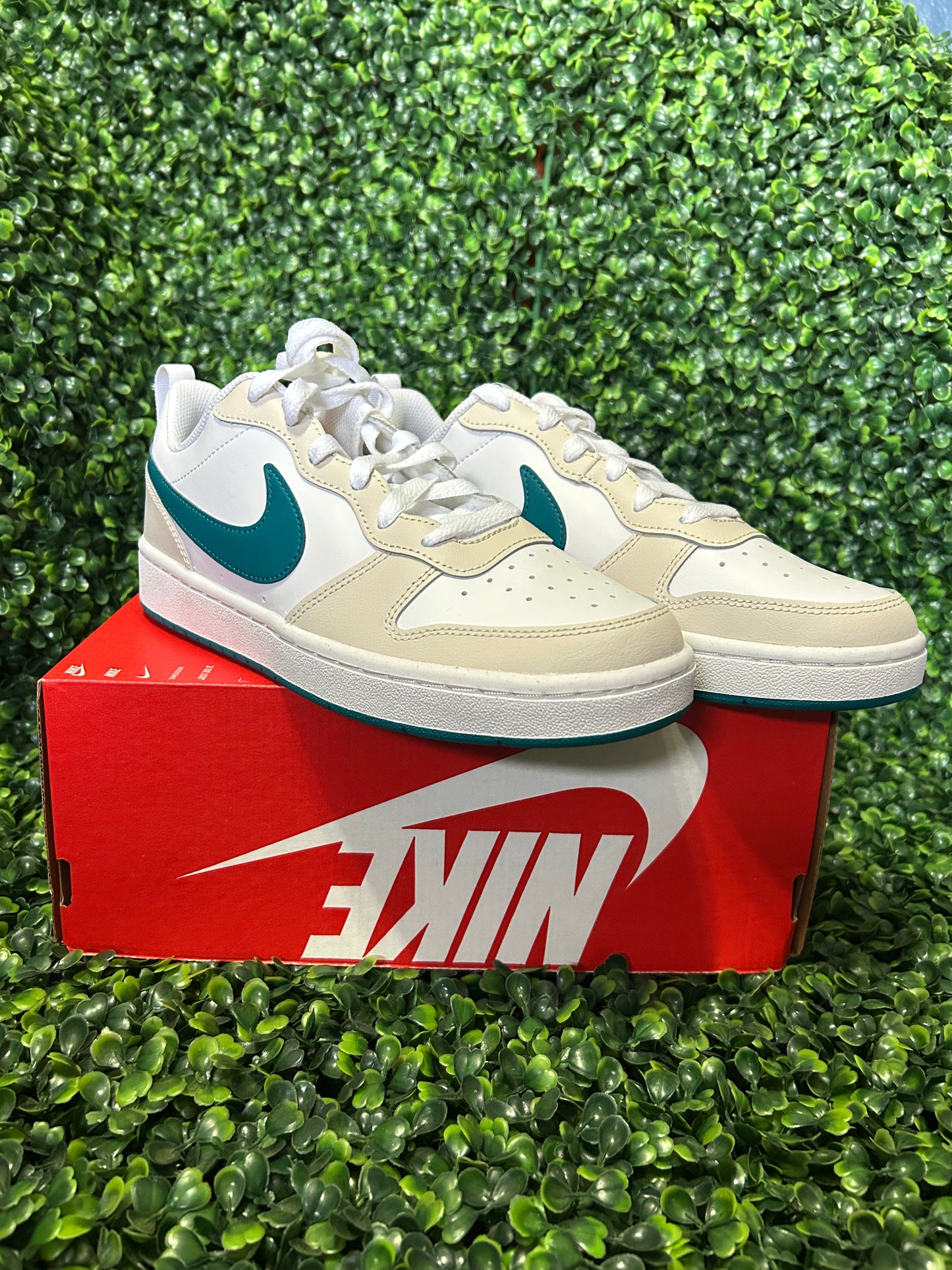 Nike court size 7y