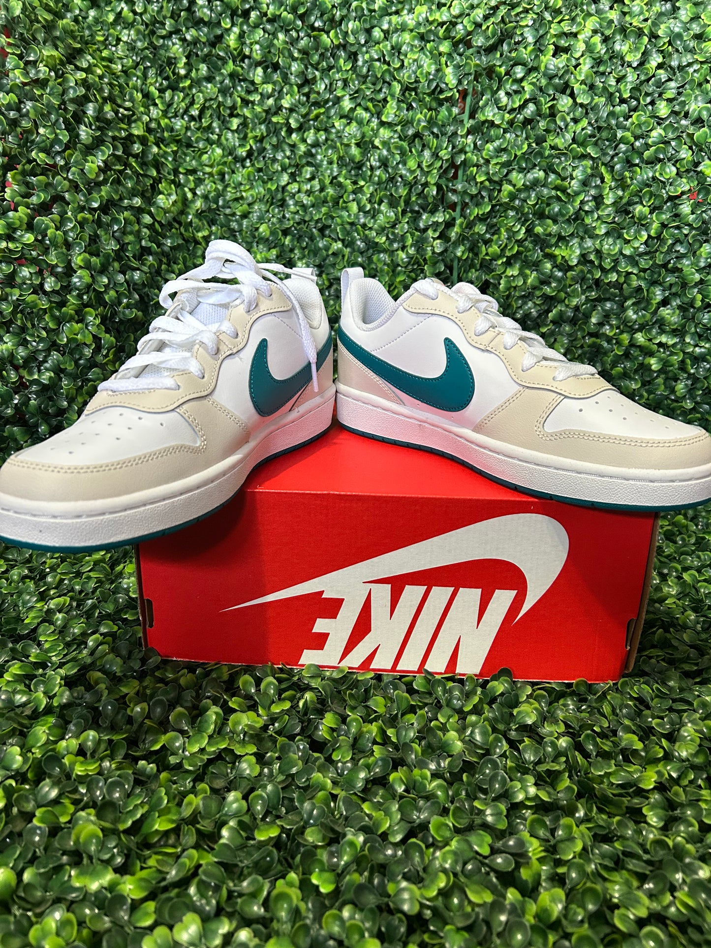 Nike court size 7y