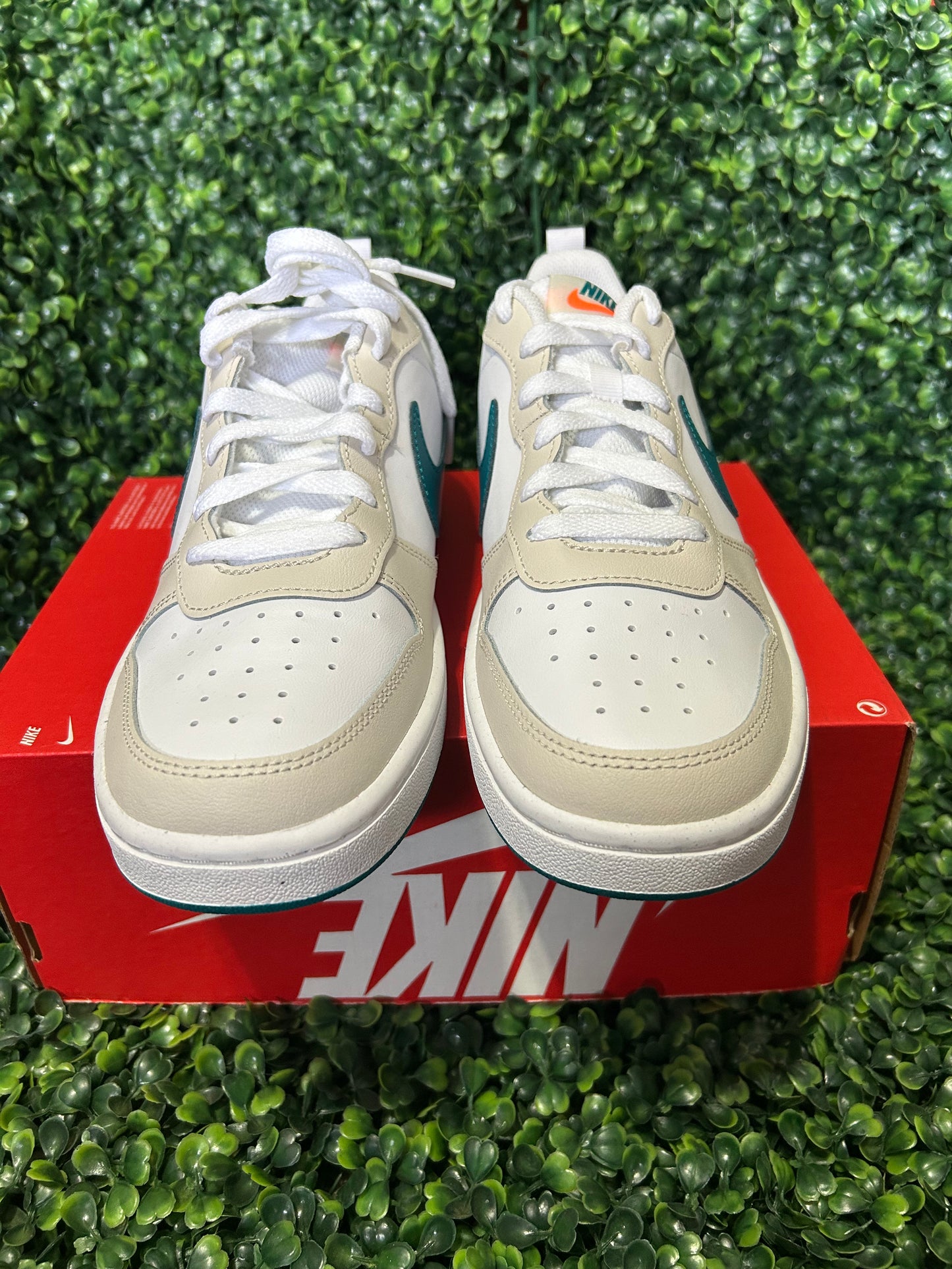 Nike court size 7y