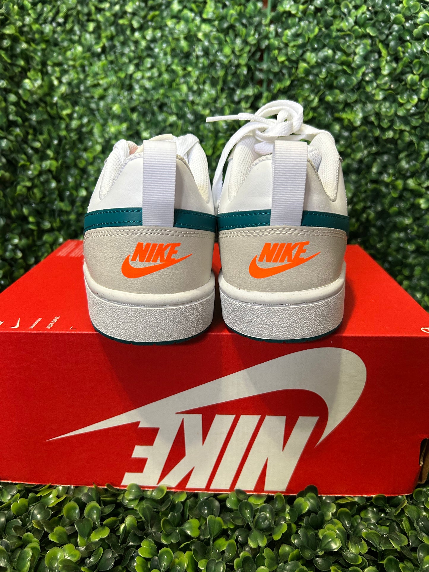 Nike court size 7y