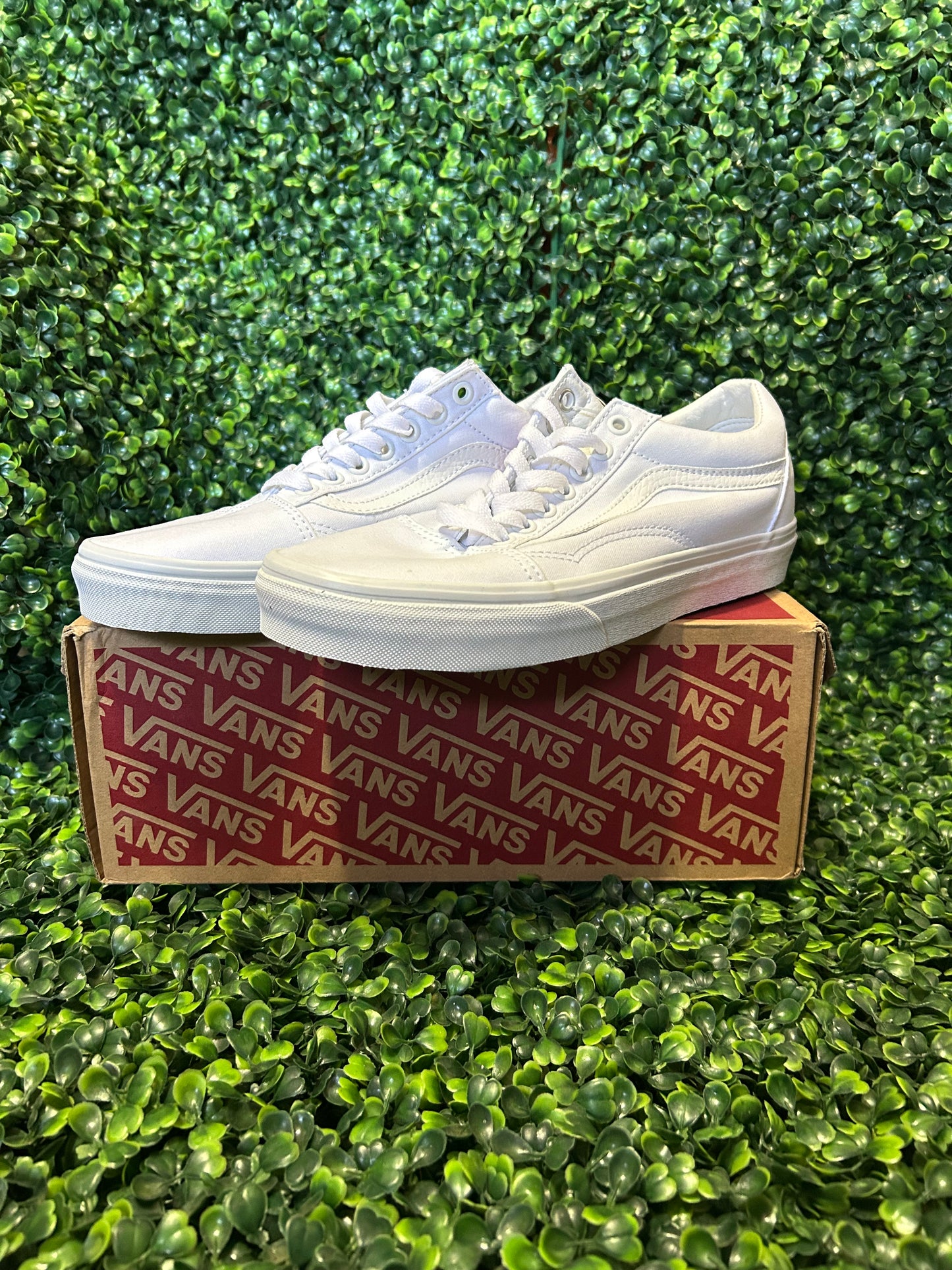 Vans size 9w/7.5m