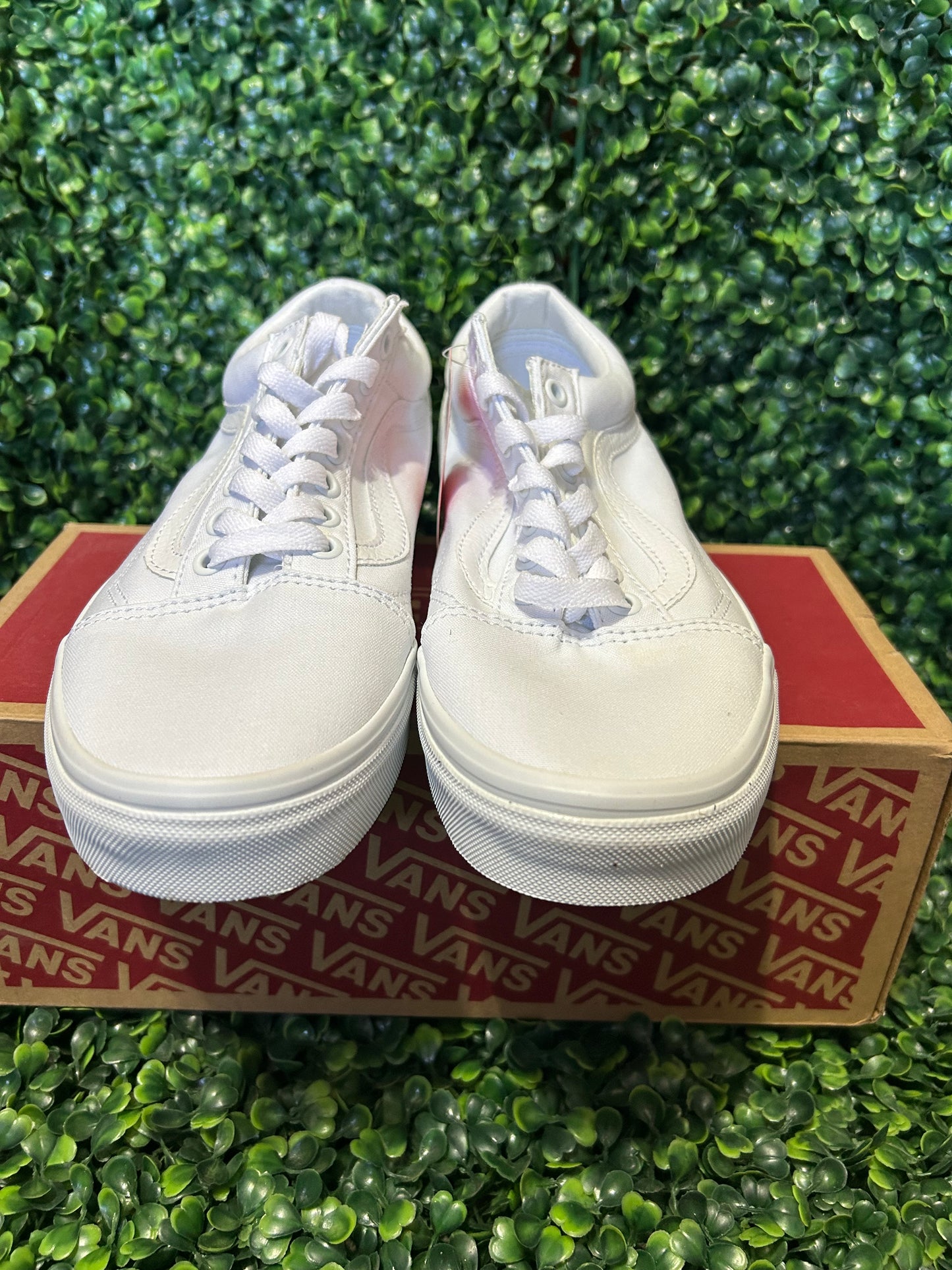 Vans size 9w/7.5m