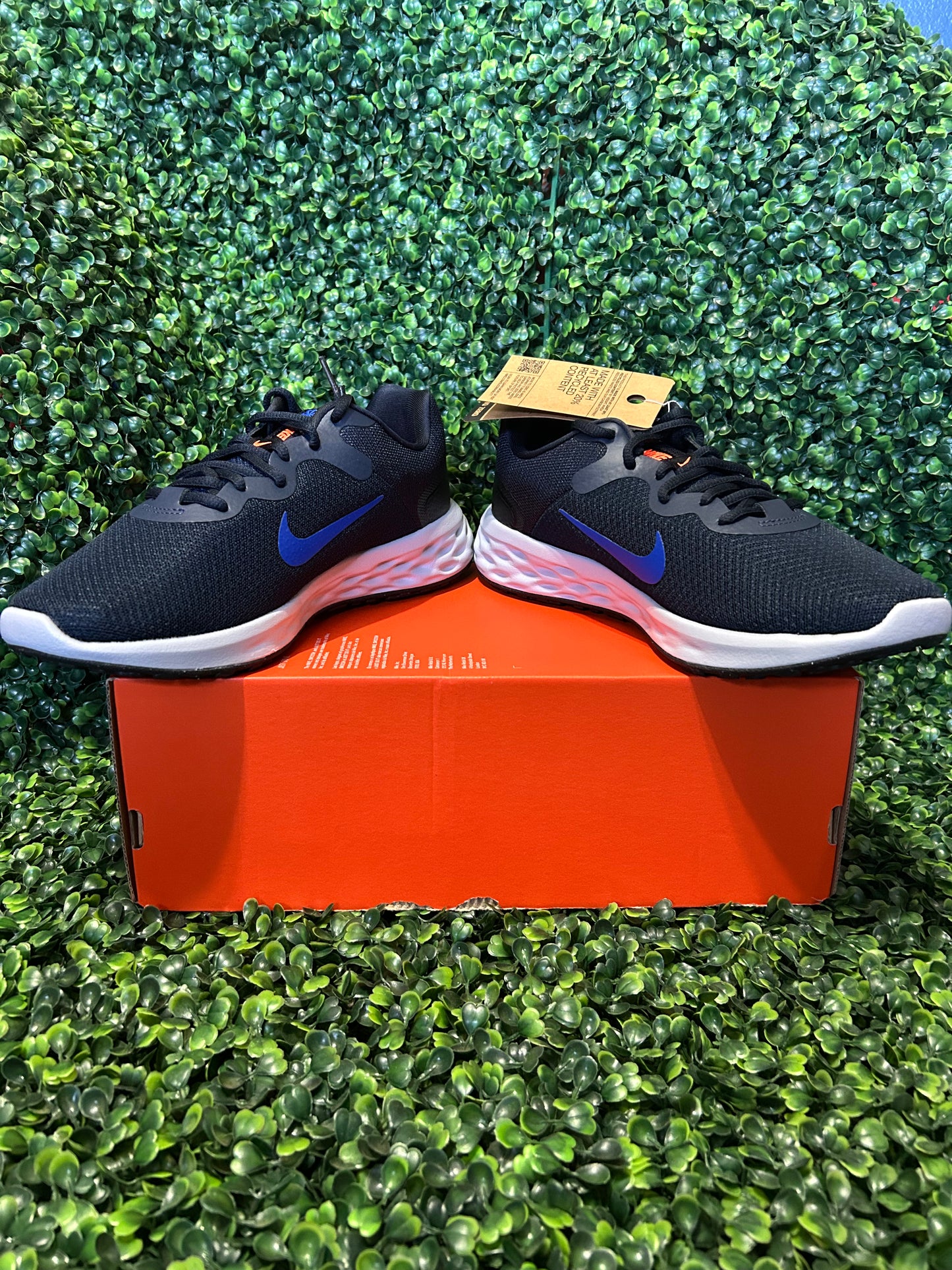 Nike revolution size 9m