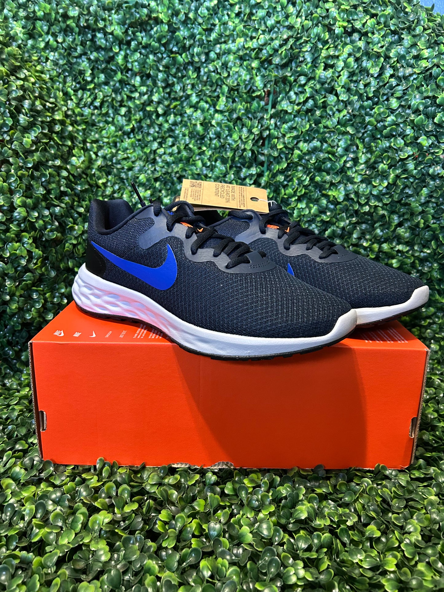 Nike revolution size 9m