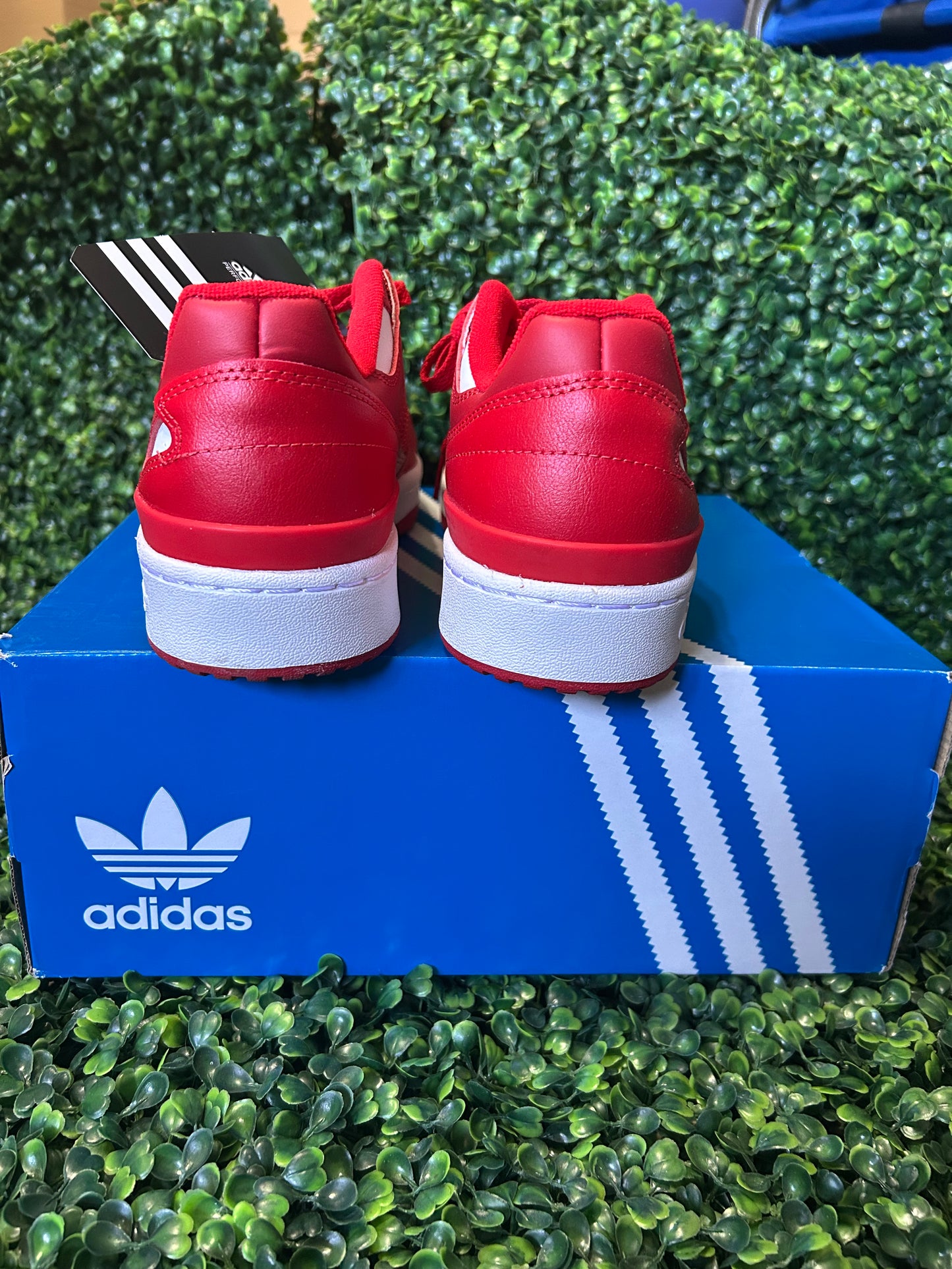 Adidas forum size 8.5/9/10.5