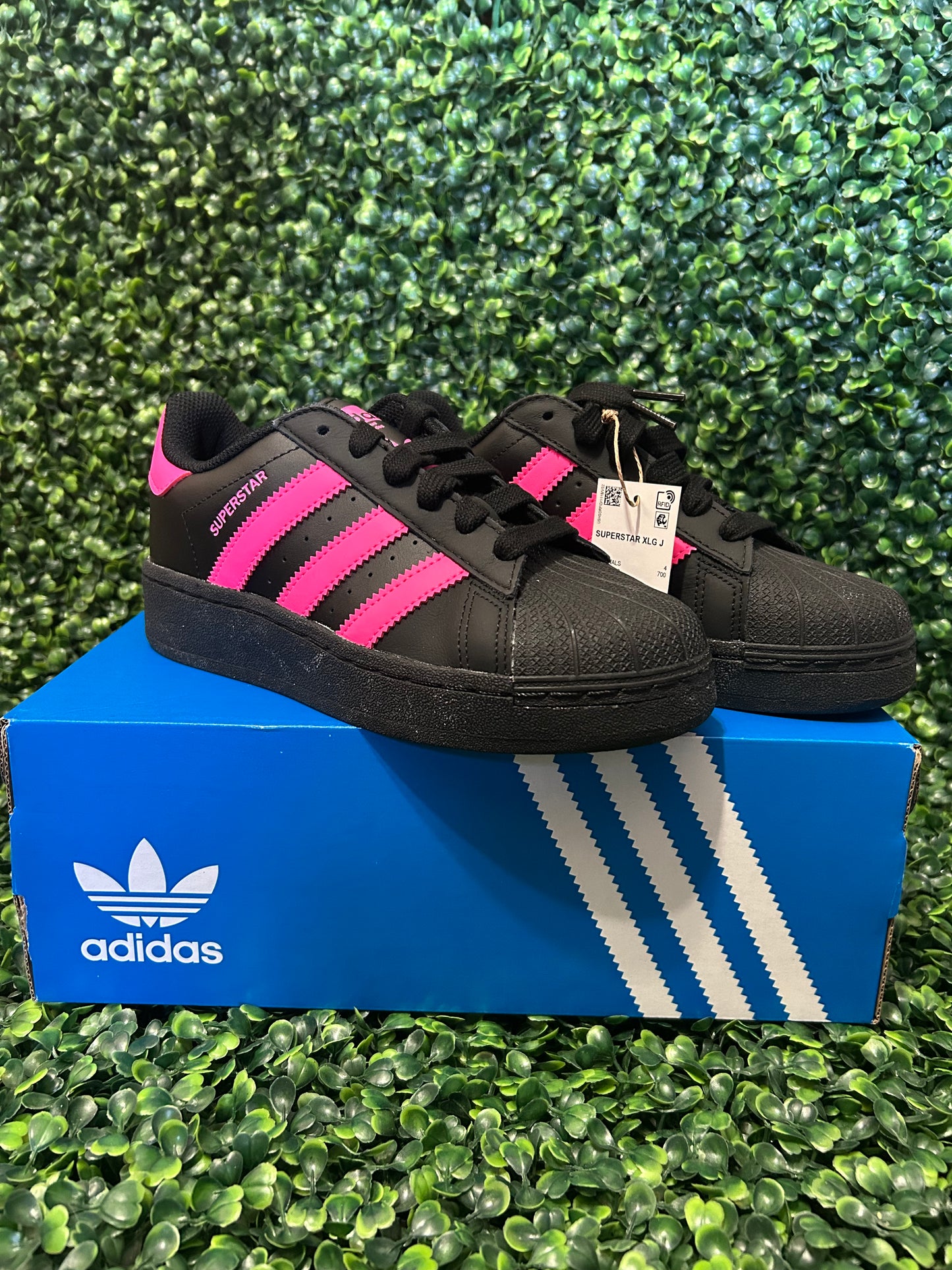 Adidas superstar size 4/4.5