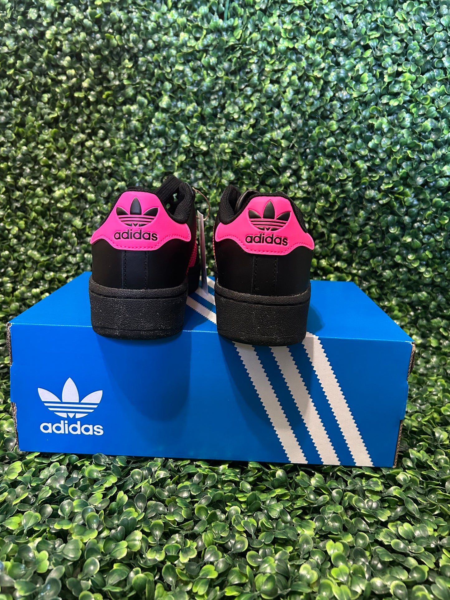 Adidas superstar size 4/4.5