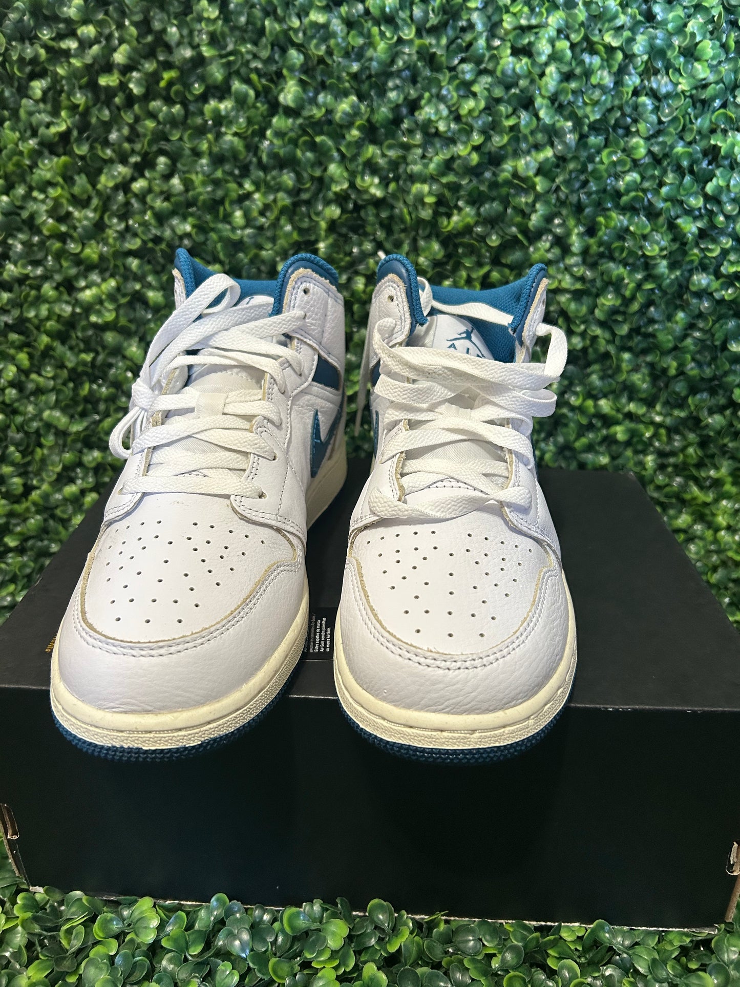 Jordan 1 mid size 6.5/ 7