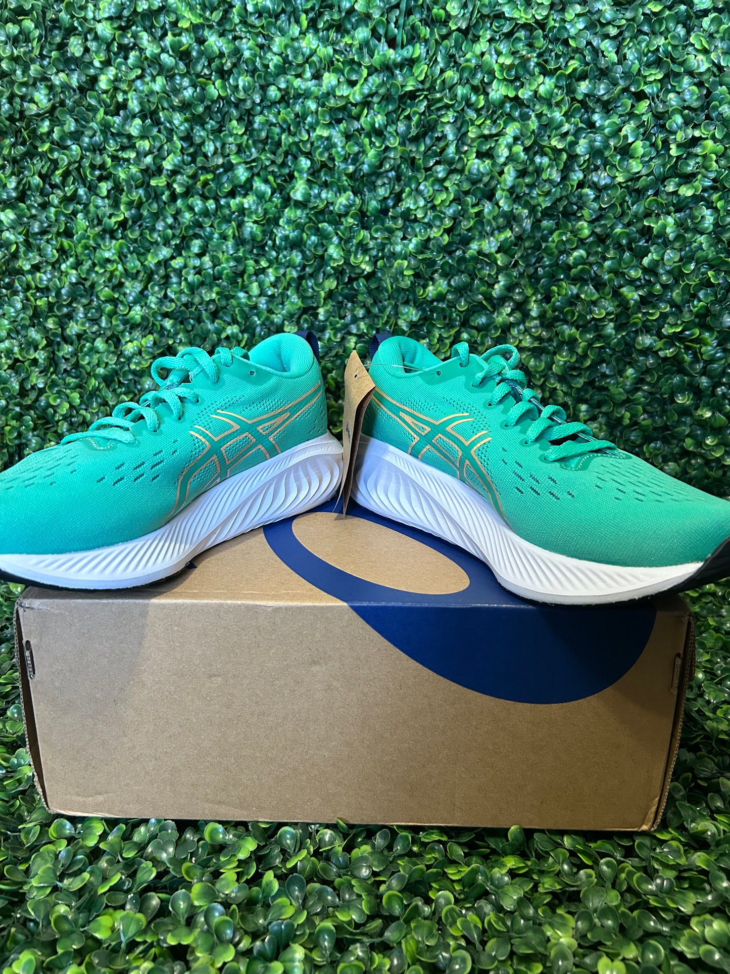 Asics size 8w