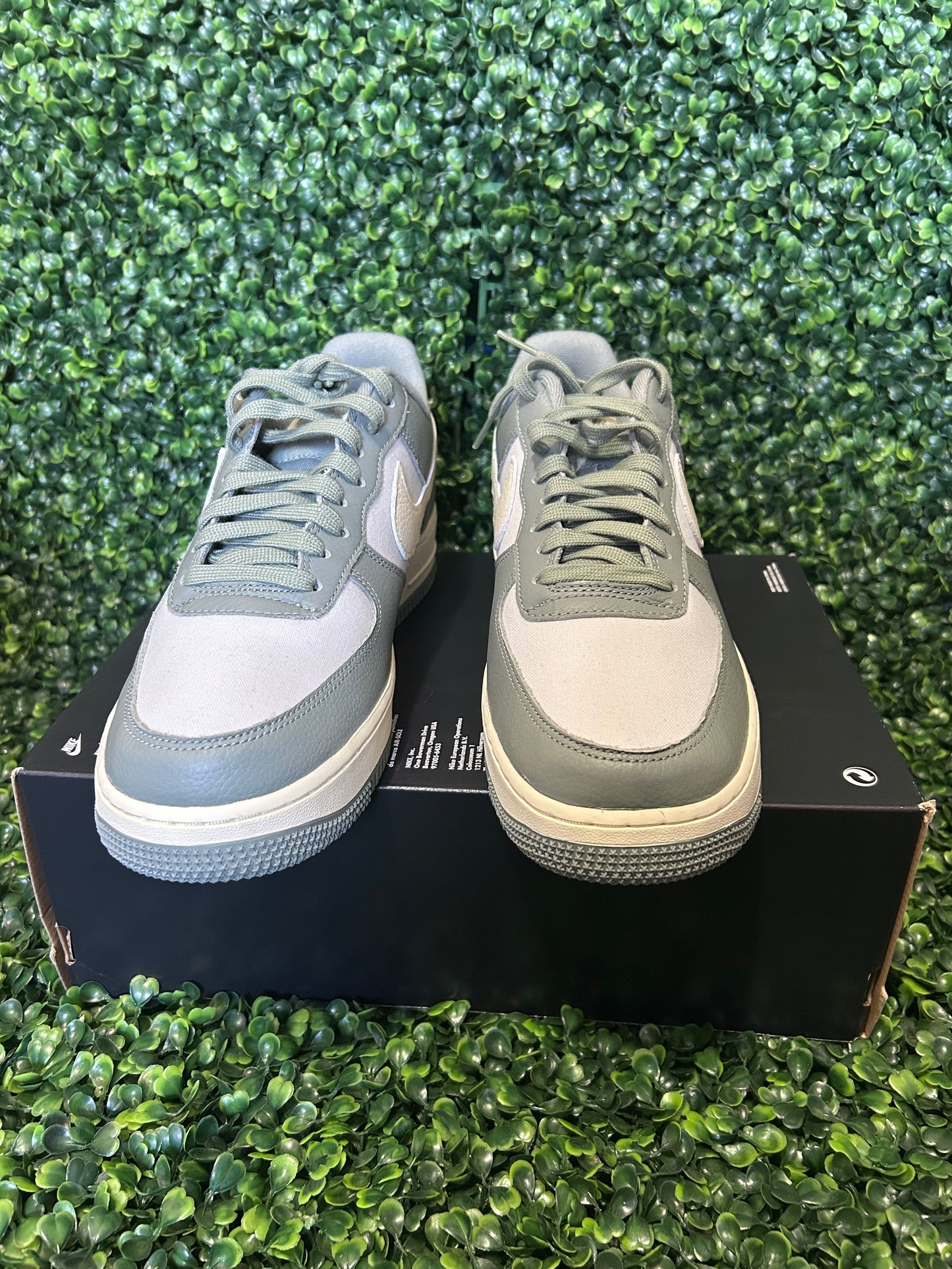 Nike Air Force 1 size 9.5