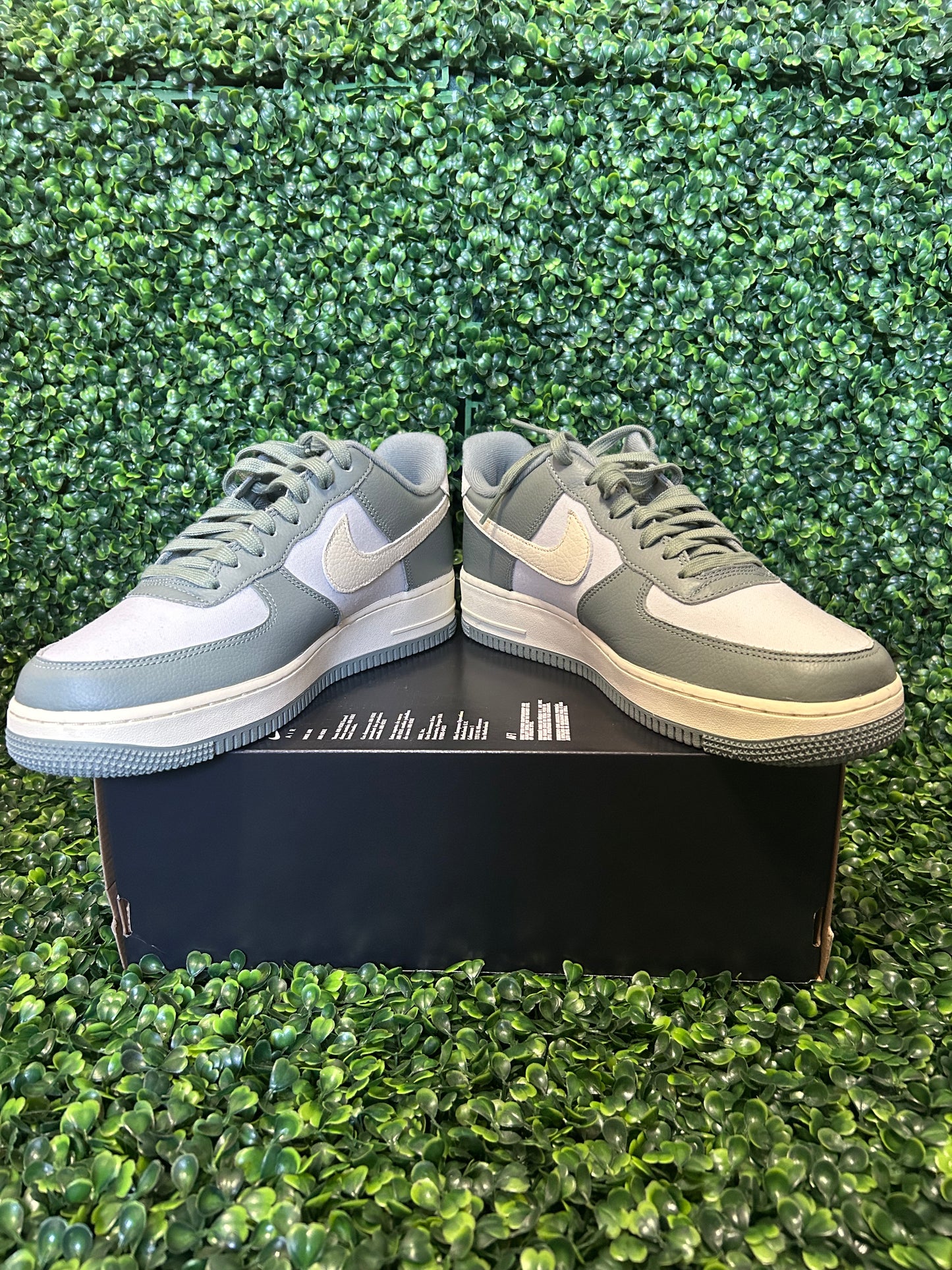 Nike Air Force 1 size 9.5