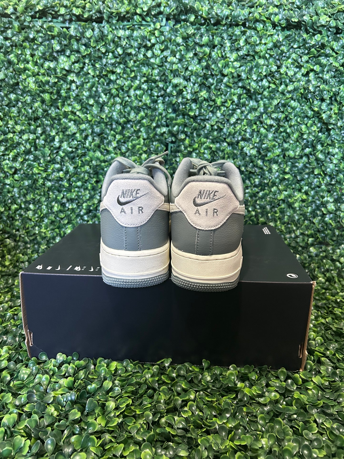 Nike Air Force 1 size 9.5
